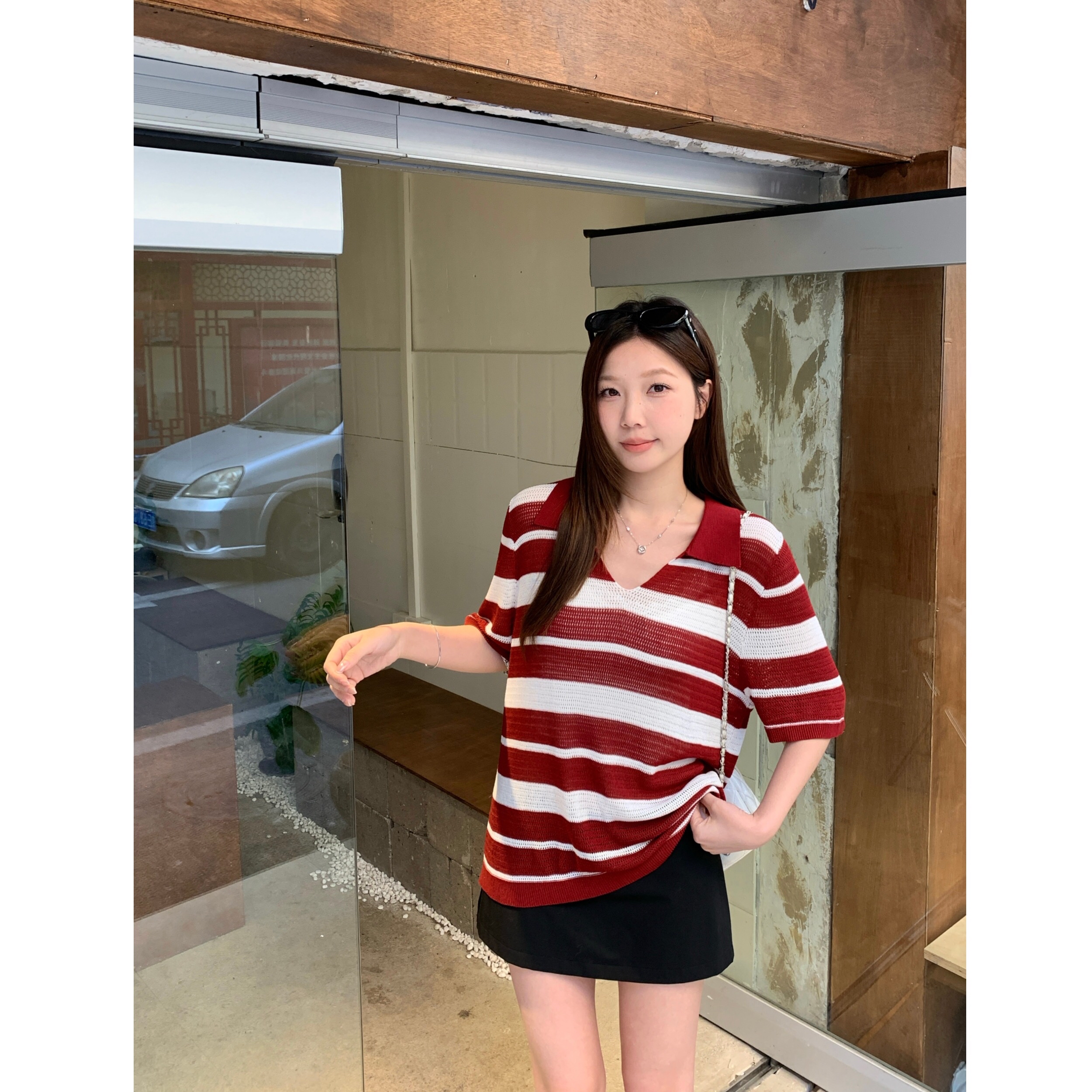 B56(68755) 韩版慵懒风撞色横条纹翻领钩花针织黑红上衣 