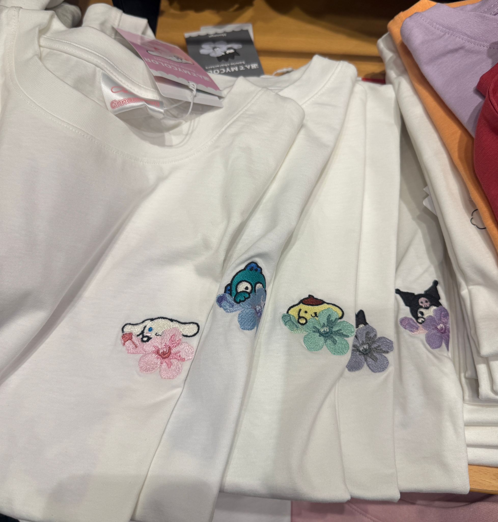 Honeys x sanrio 刺繡花前後logo tee Size xs/S /m /L /xl/2xl/3xl