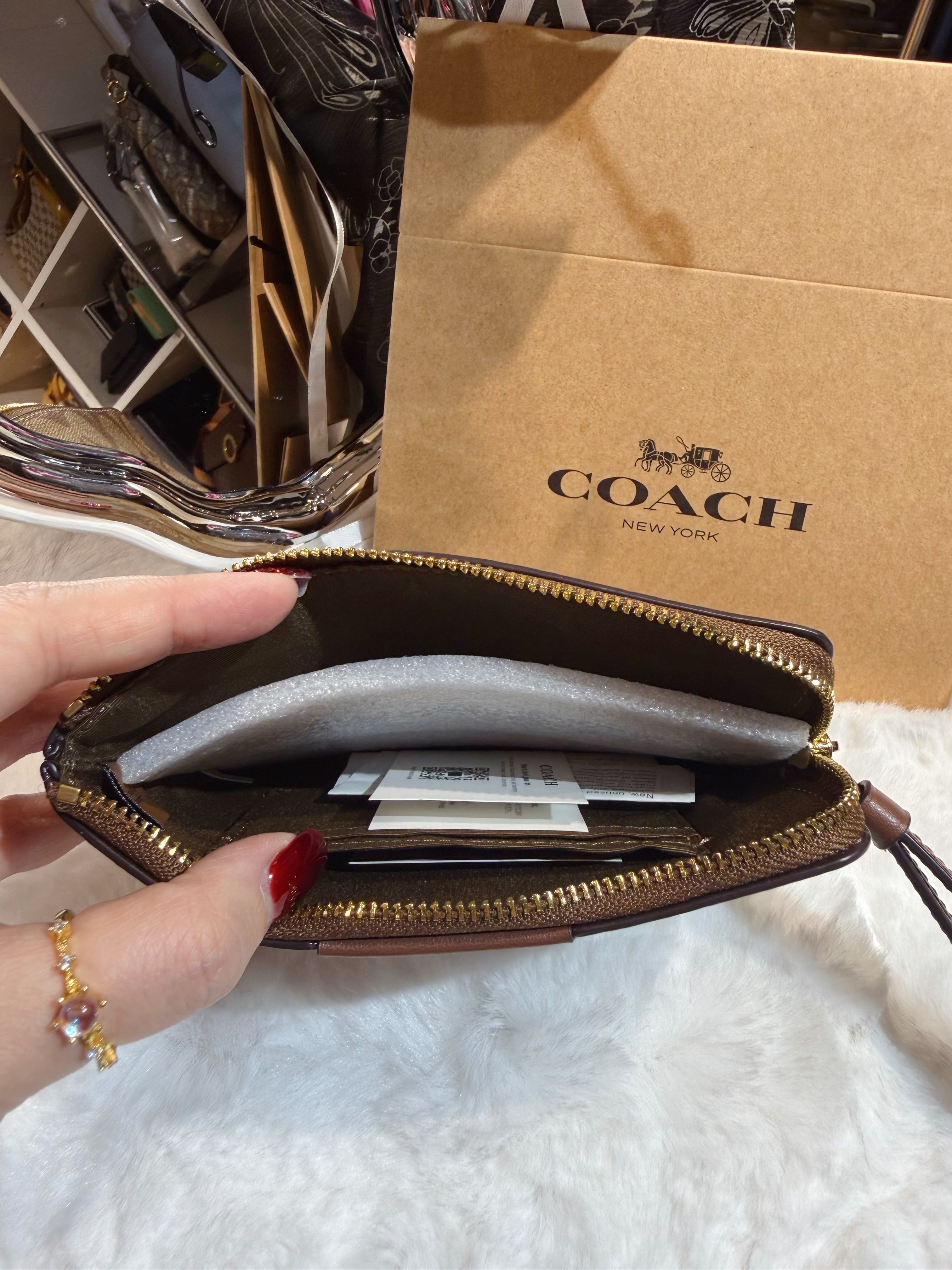 Coach wristlet logo/m