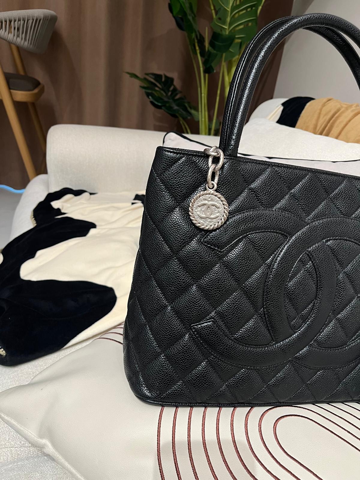 Chanel 黑色魚子醬牛皮希爾頓包，Vintage 絕版 100%Authentic ,95%new✅14Card ✅Dust bag