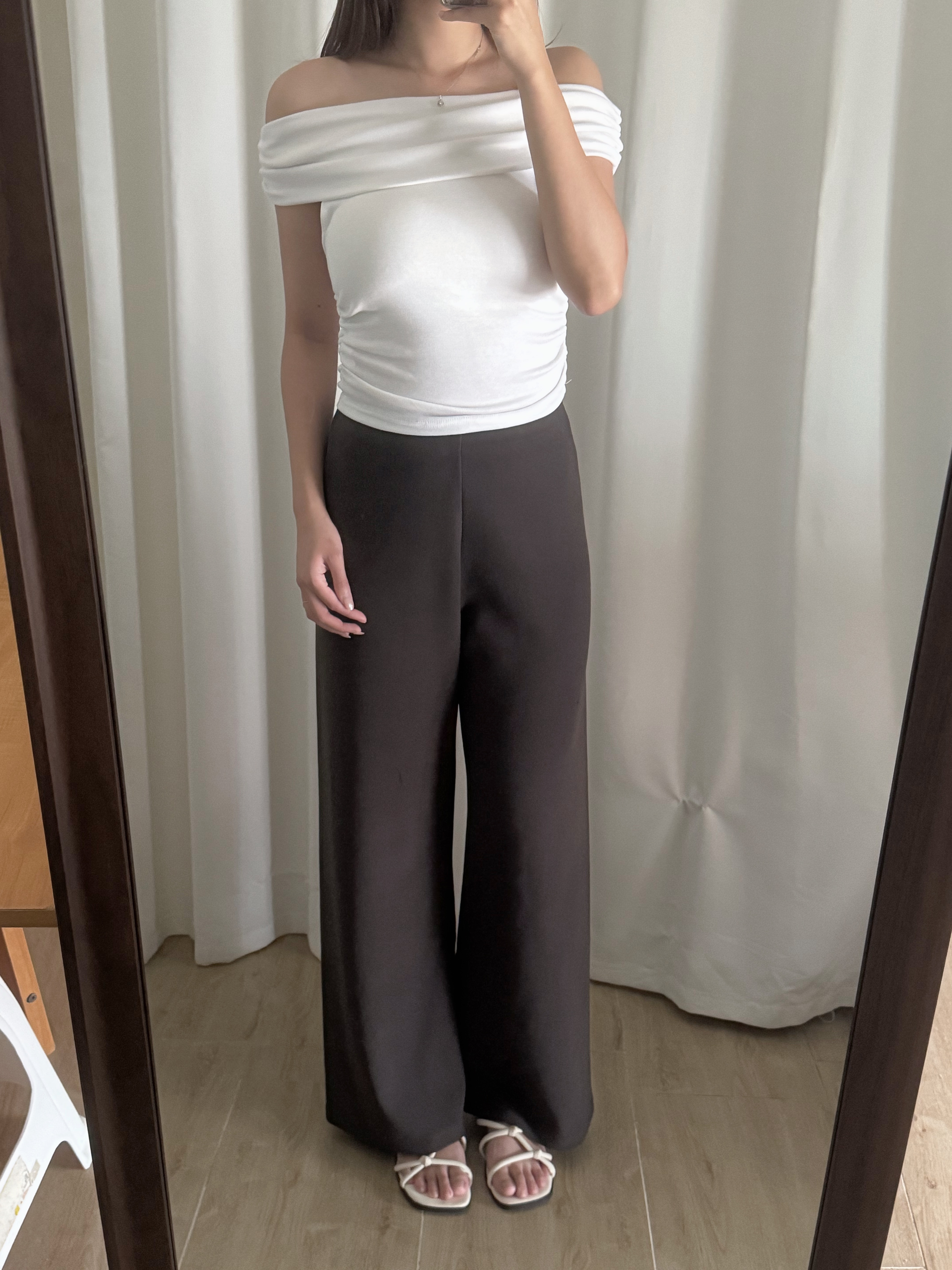 皺褶彈彈一字肩短袖上衣(兩色入)