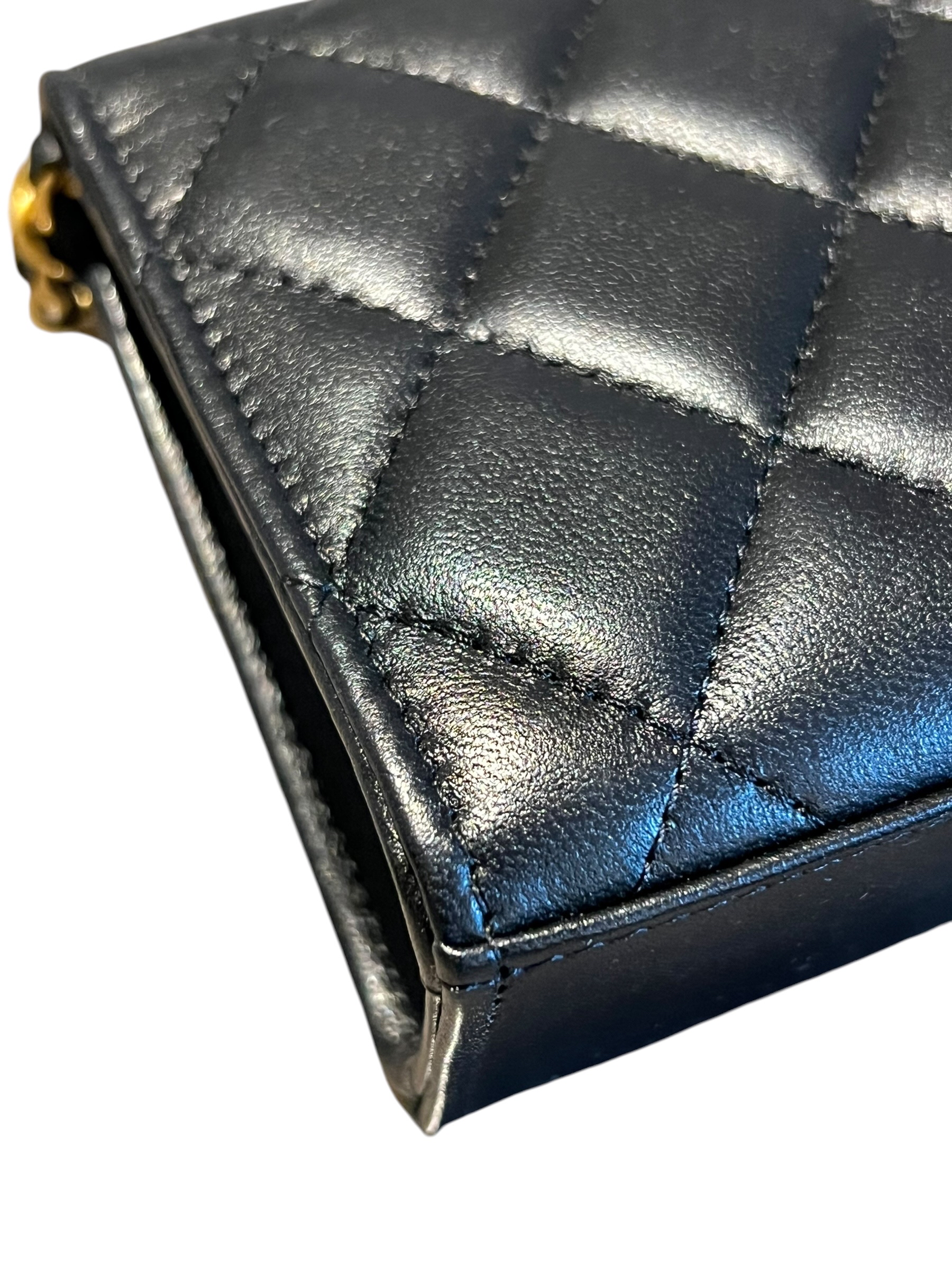 Pre-Owned CHANEL Coco Love CC Heart Clutch with Chain Mini / Product Code: T52101