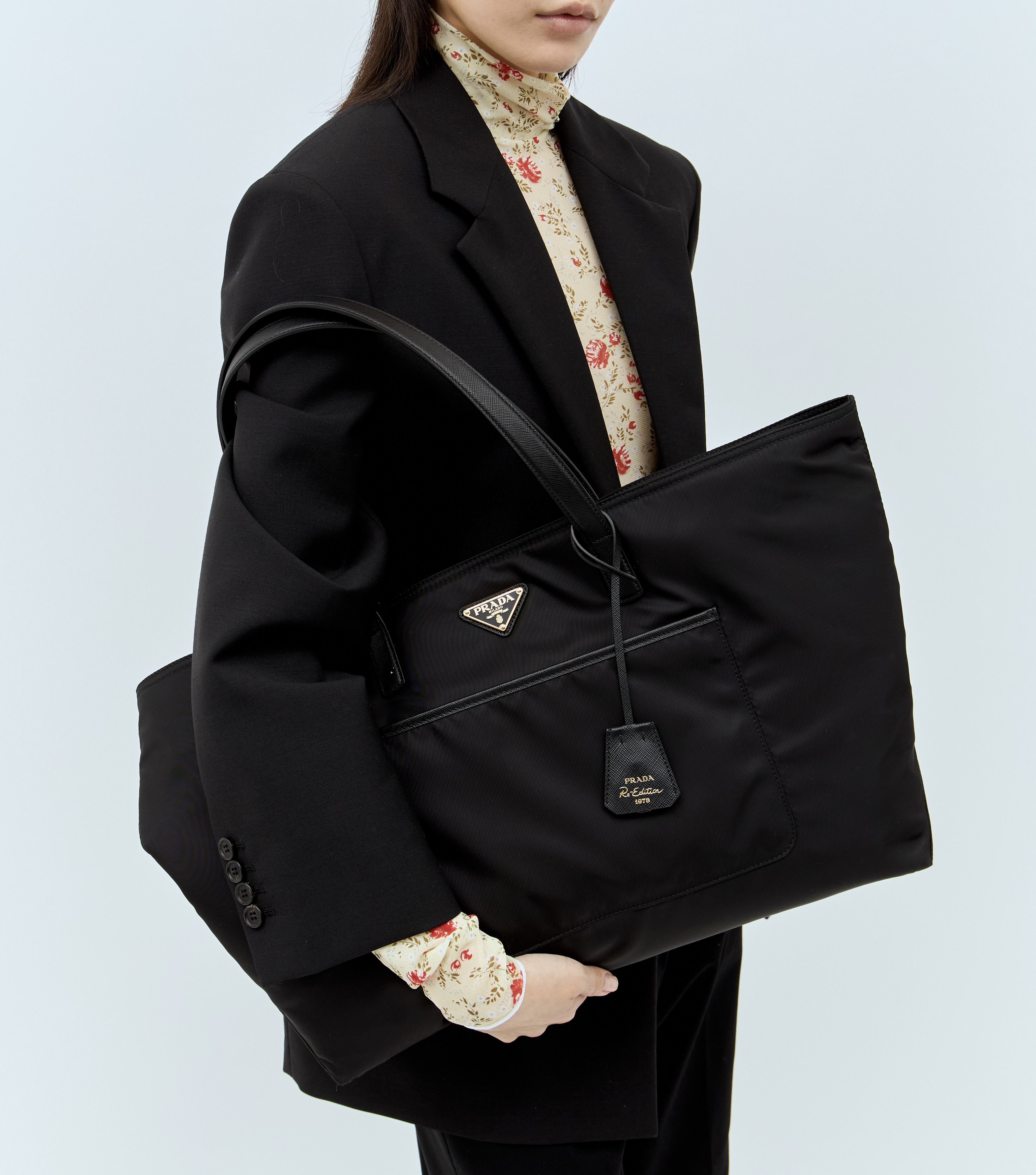 精選貨品優惠🩷訂貨🍒Prada 1978 Large tote bag  上機handcarry / 奶粉袋都掂😍  Size 43x31x15cm