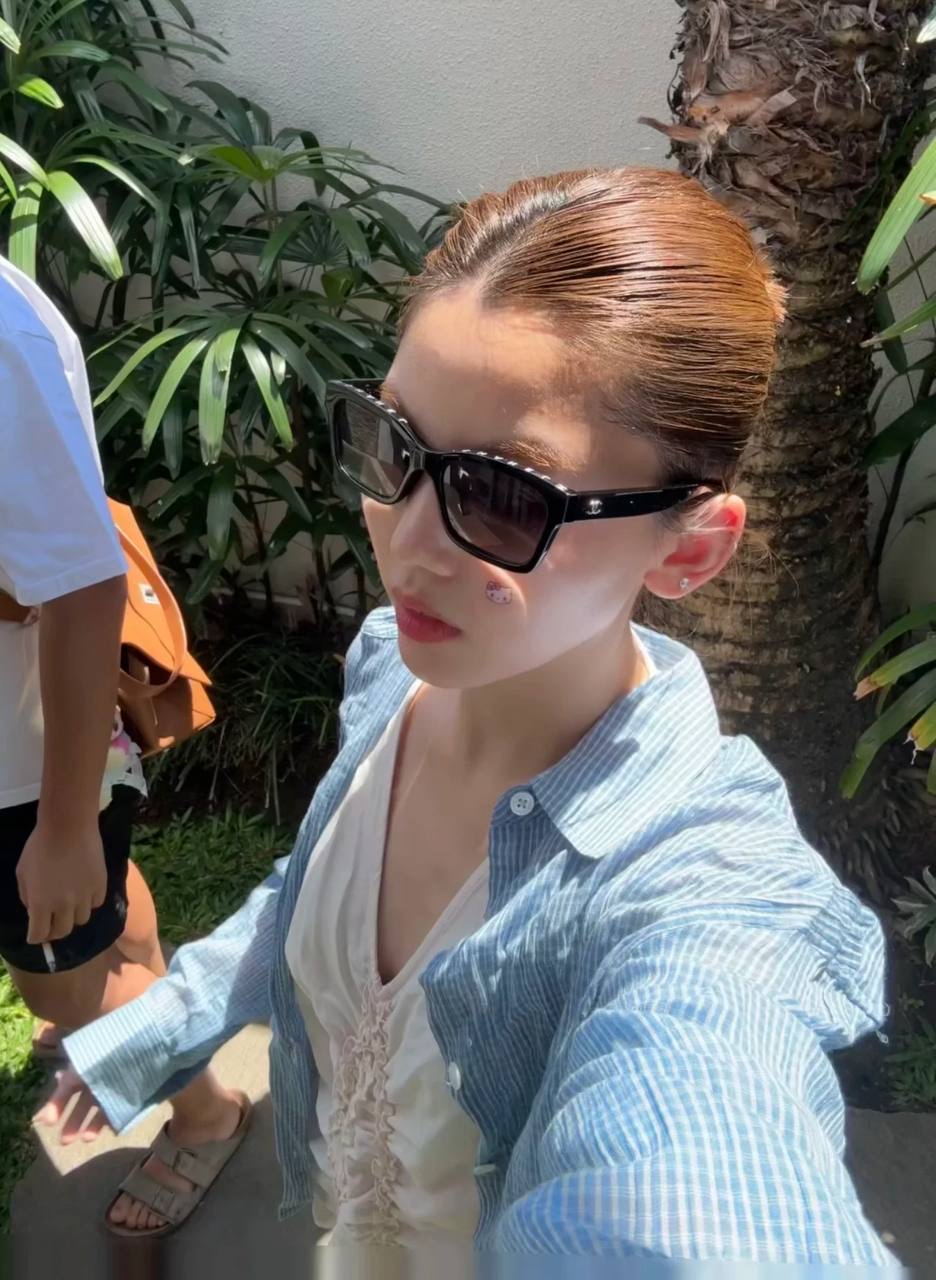 現貨✨🫶🏻Chanel 拼接字母太陽眼鏡 black color