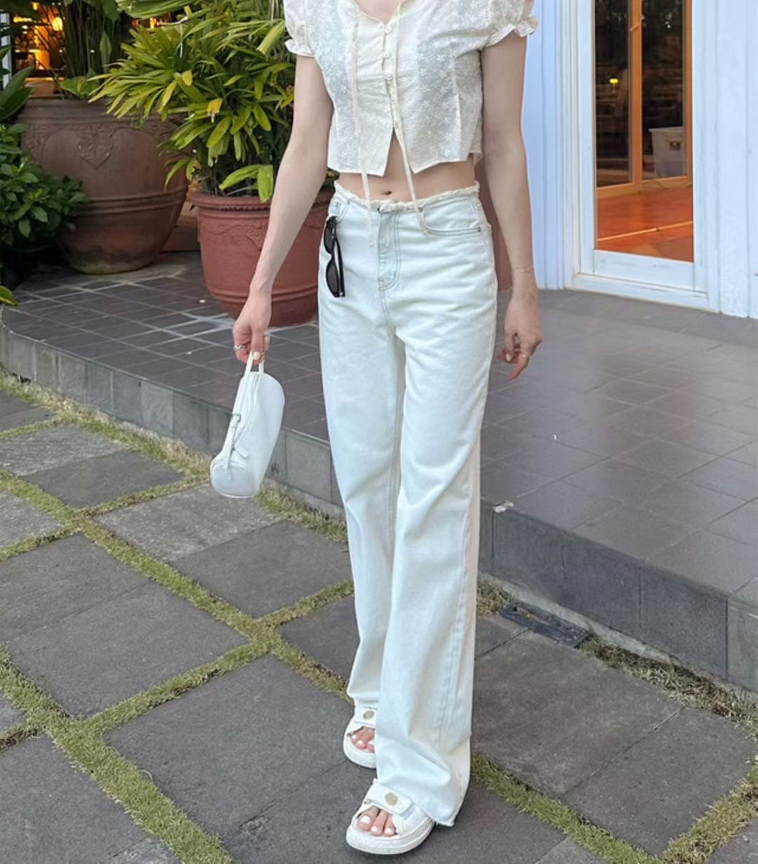 【 梨型女生福音👏🏻⍤完美直筒重垂感！超特別不修邊褲頭設計🩵高腰挺身軟布牛仔褲 ♪👖】 Special Cut High-waisted Jeans(三色入)