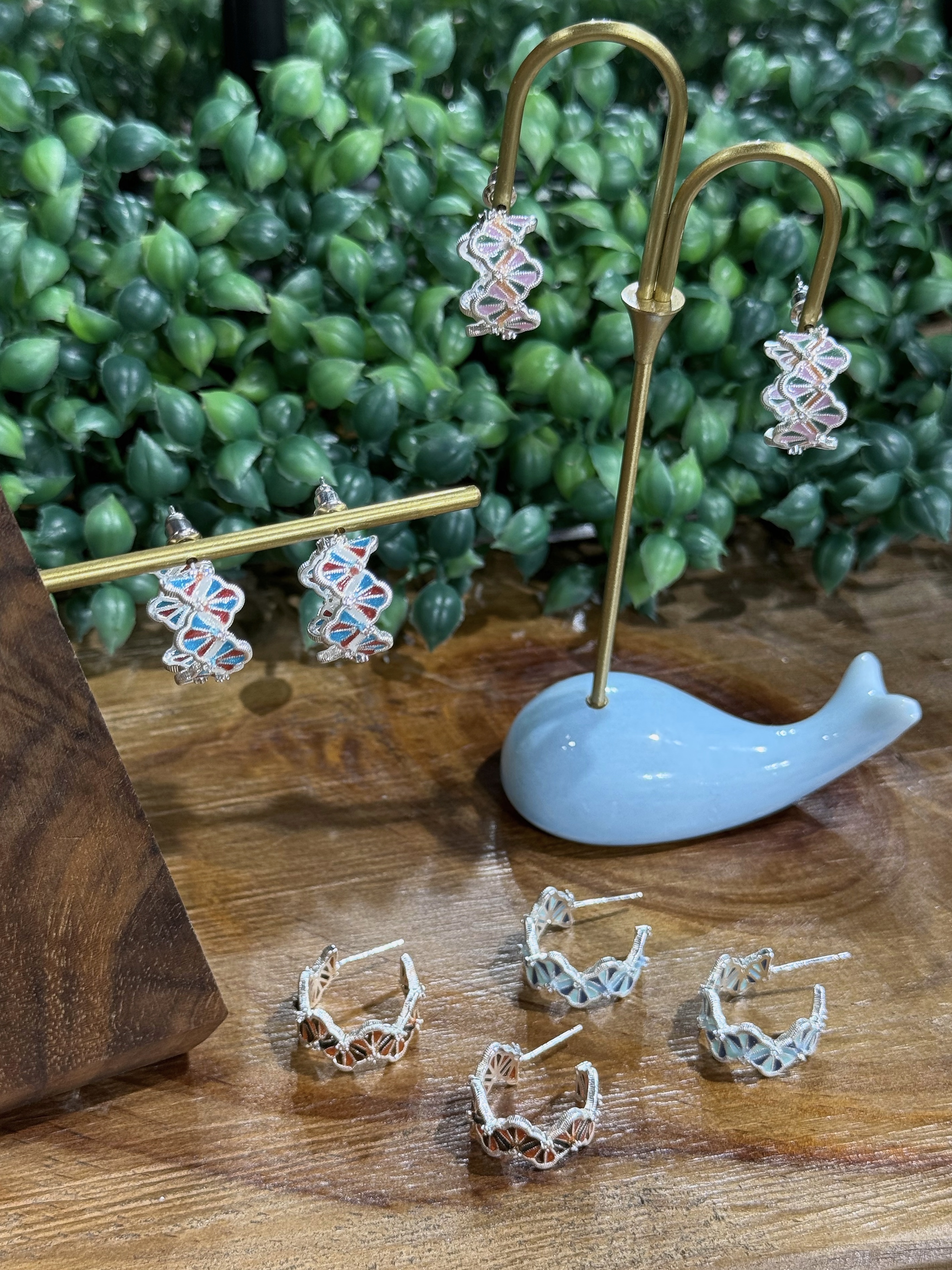 彩翼織影 Wing Mosaic Half Hoop Earrings | 半圈款耳環