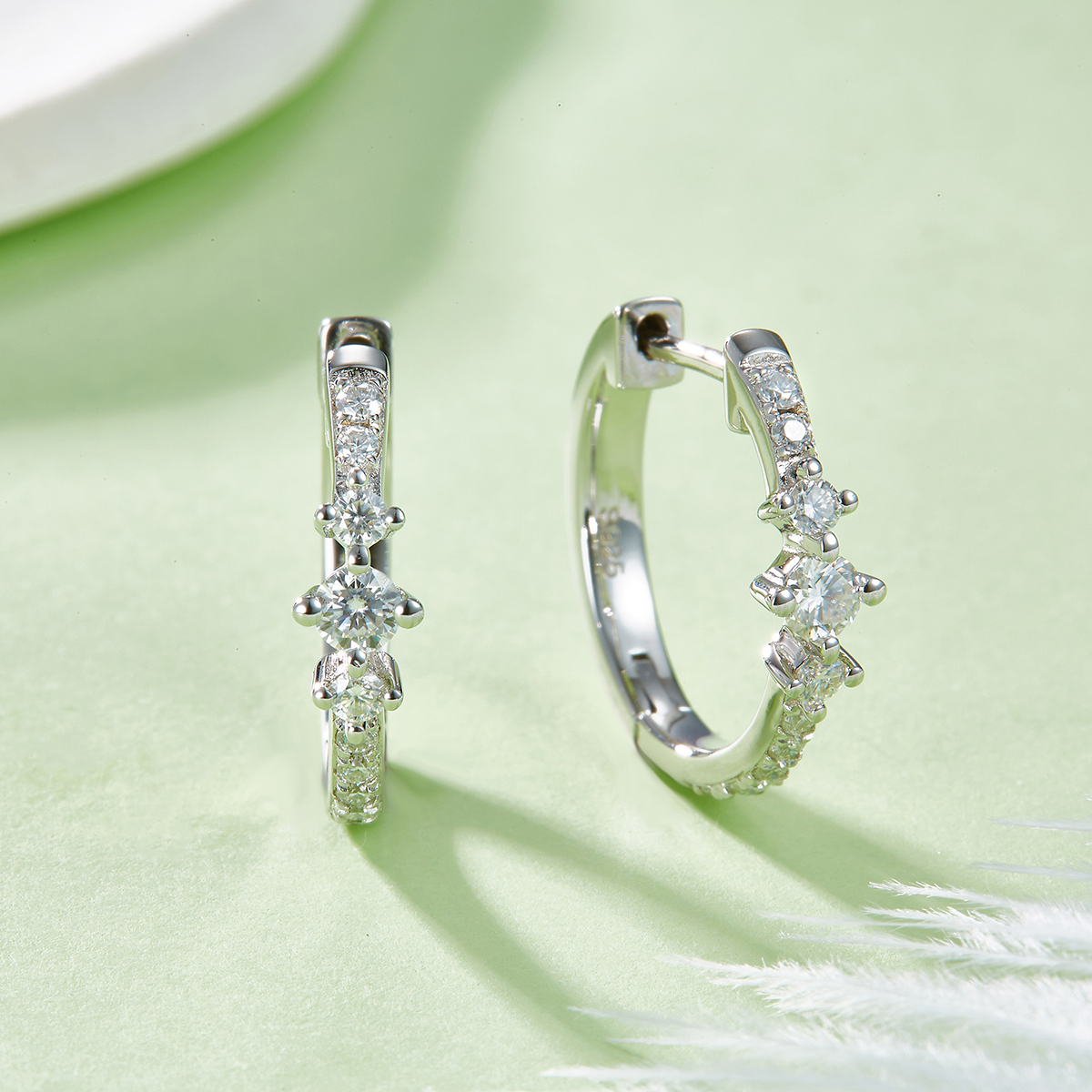 單排對半耳環S925銀鍍白金莫桑鑽D級0.52CT