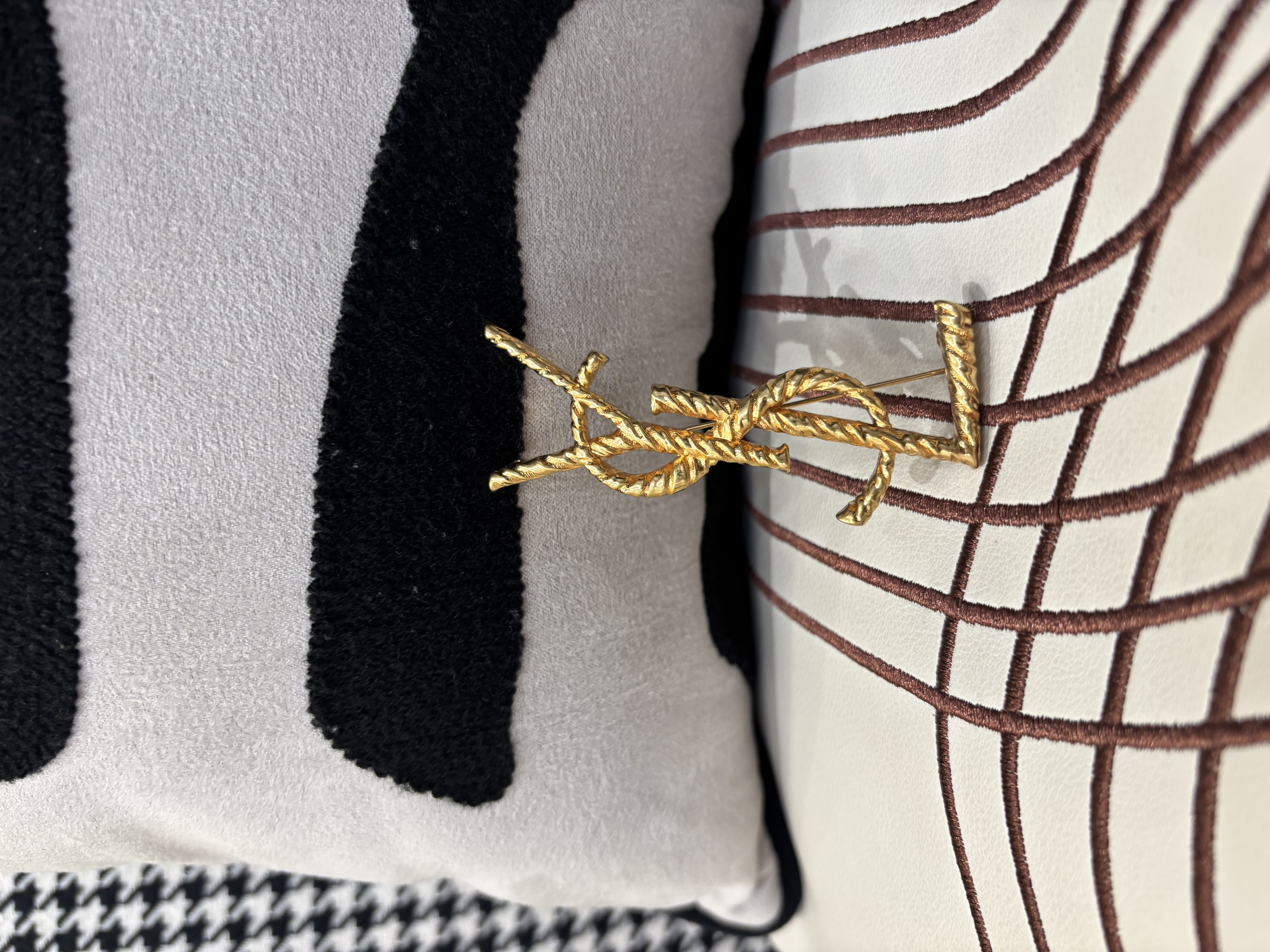 Ysl brooch 100%Authentic,98%new 