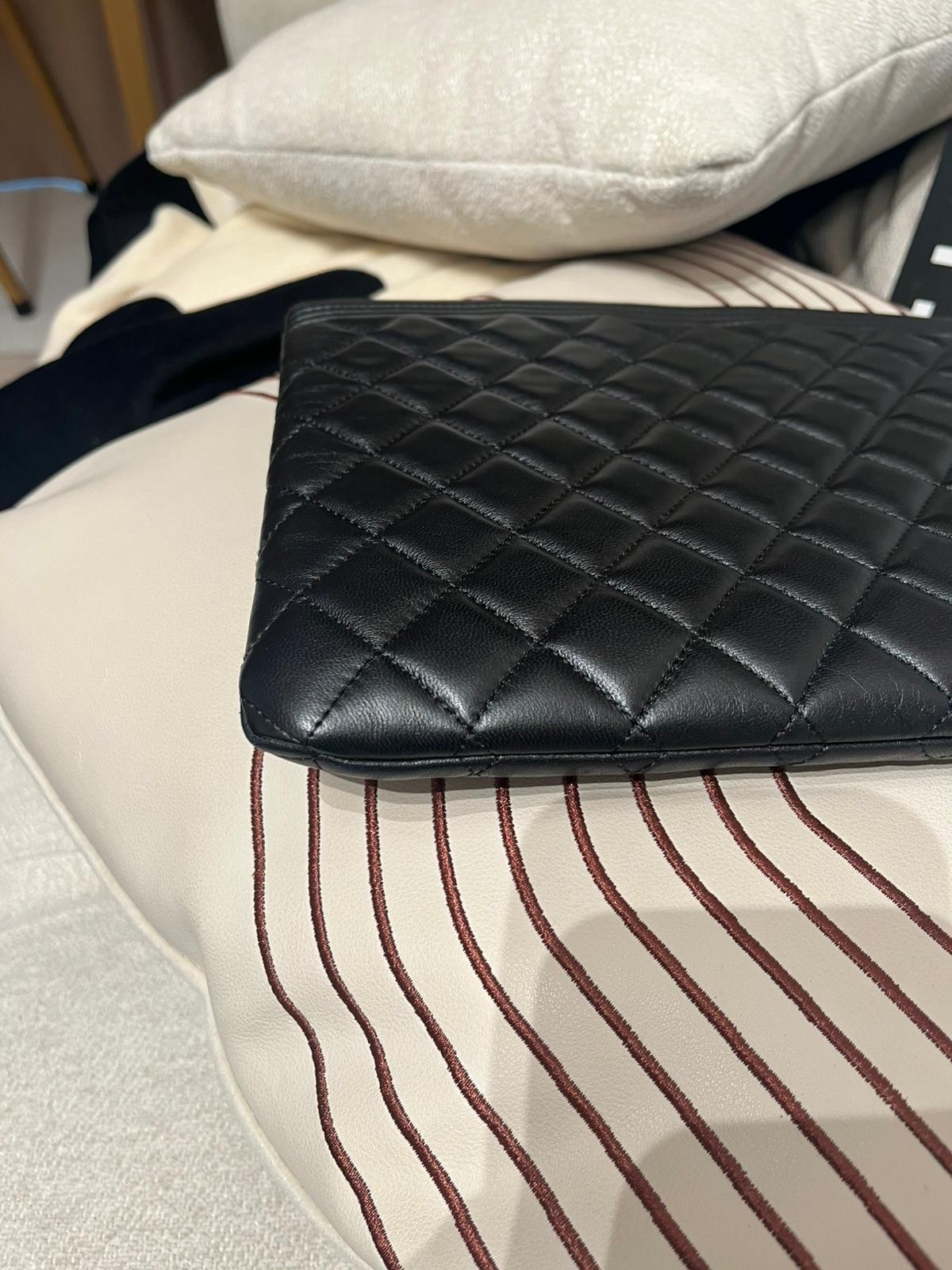Chanel clutch bag 黑色羊皮 boy 金扣 100%Authentic,98%new ✅card✅防塵袋