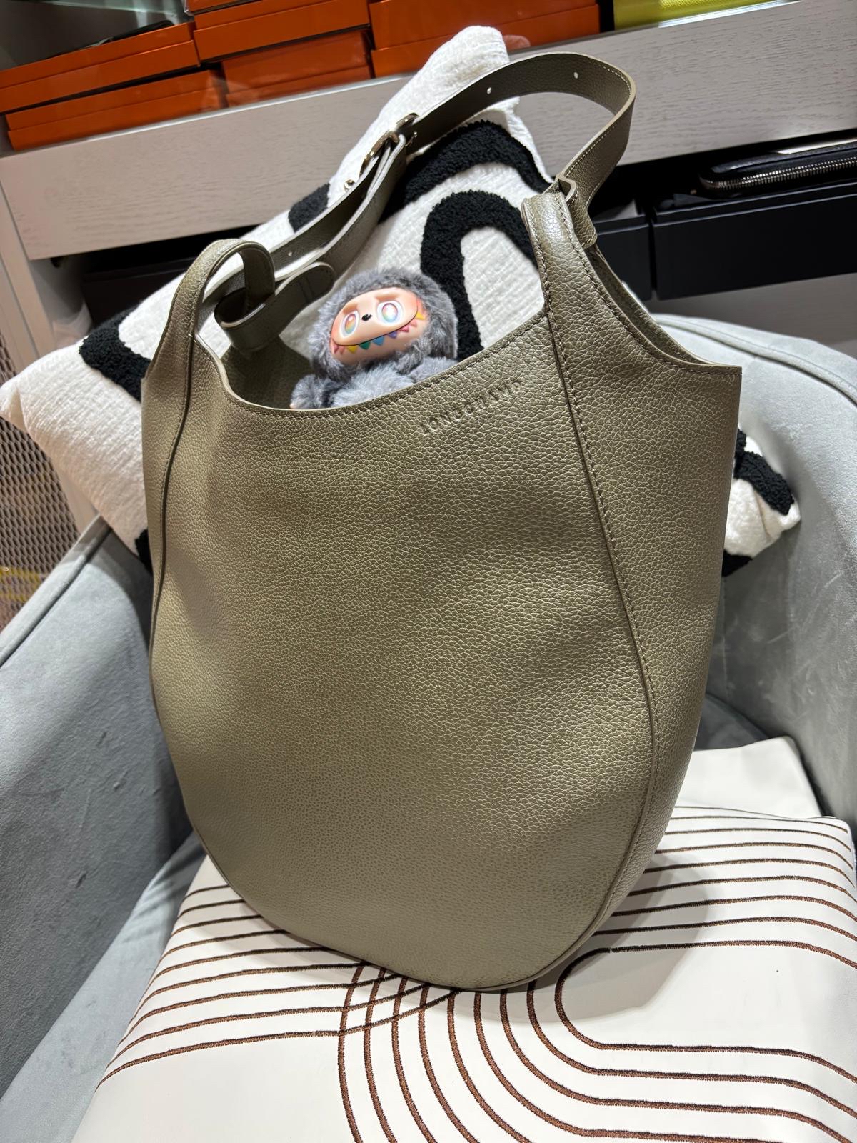 LONGCHAMP Le Foulonné Shoulder Bag Beige Calfskin hobo 100%Authentic, 98%New