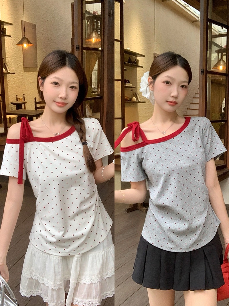 B267(23927) 韩系甜美风斜领撞色单肩绑带红边爱心波点灰白上衣 