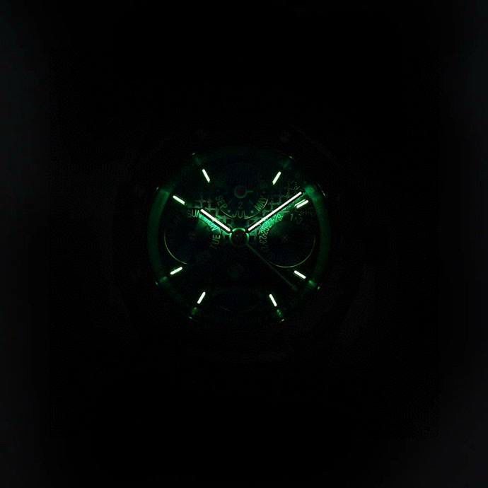 🚀爱彼 皇家橡树系列 ，复杂功能万年历腕表。型号：26574ST.OO.1220ST.01 业内唯一实现原版功能。💯 贵族钟表 爱彼皇家橡树系列万年历腕表，高贵优雅的蓝盘配上冷艳精钢表壳，完美体现爱彼美学设计及复杂功能的极高技术。 表壳采用316L精钢，直径41毫米. 厚度11.4mm。蓝色表盘镌刻“Grande Tapisserie”大格纹装饰，蓝色表盘，立体时标、刻面指针覆盖夜光涂层。三个显示日历功能的副表盘以及月相显示盘对称分布于表盘之上，井然有序地显示出小时、分钟、星期、日期、周历、月份、月相和闰年信息。真正唯一对版。蓝宝石防眩光处理让整体手表更加通透明亮。 搭载9015一比一改装定制还原Calibre 5134自动上链机芯。堪称毕业的产品。 这枚腕表的编号是Ref. 26574ST.OO.1220ST.01