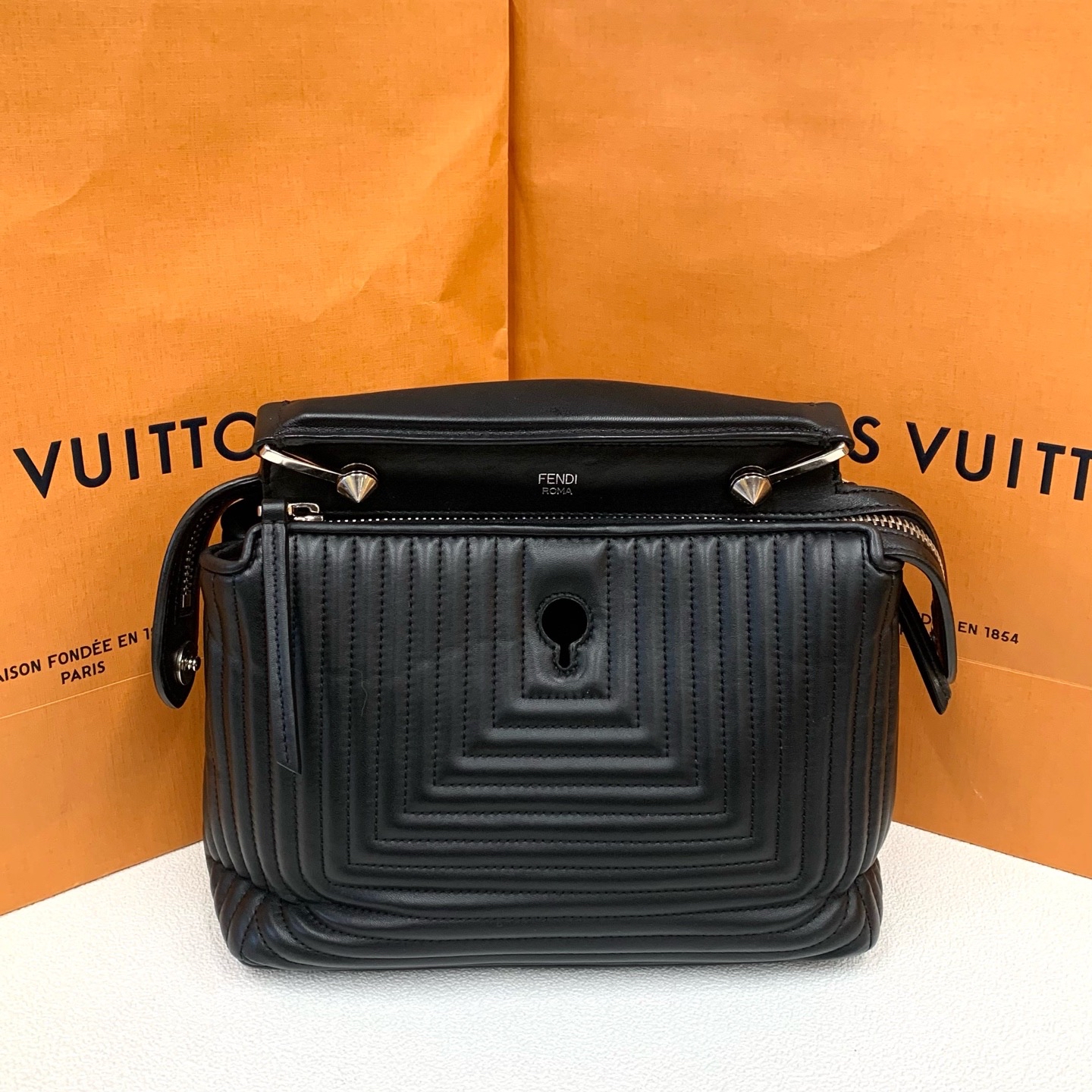 【預訂貨品】Fendi Dotcom黑銀牛皮斜孭袋