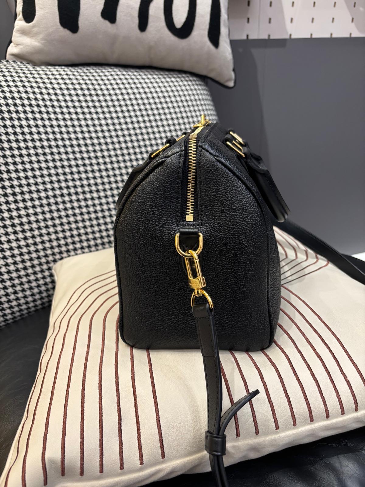 LV speedy Bandoulière 25 calfskin 100%Authentic, 98%New  ✅Key Lock ✅Dust bag