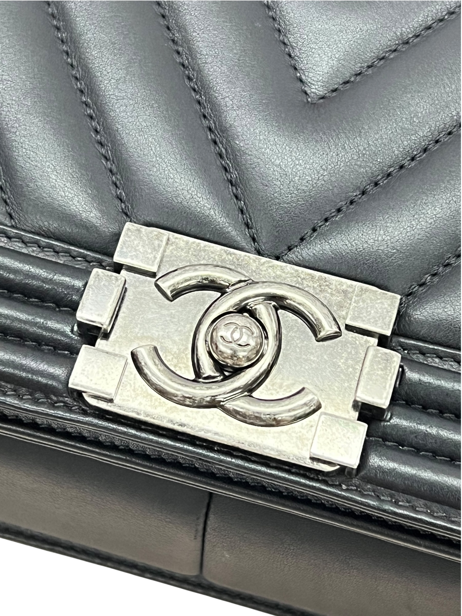 Pre-owned Chanel Chevron Quilted Boy Flap Bag / Product Code:081808