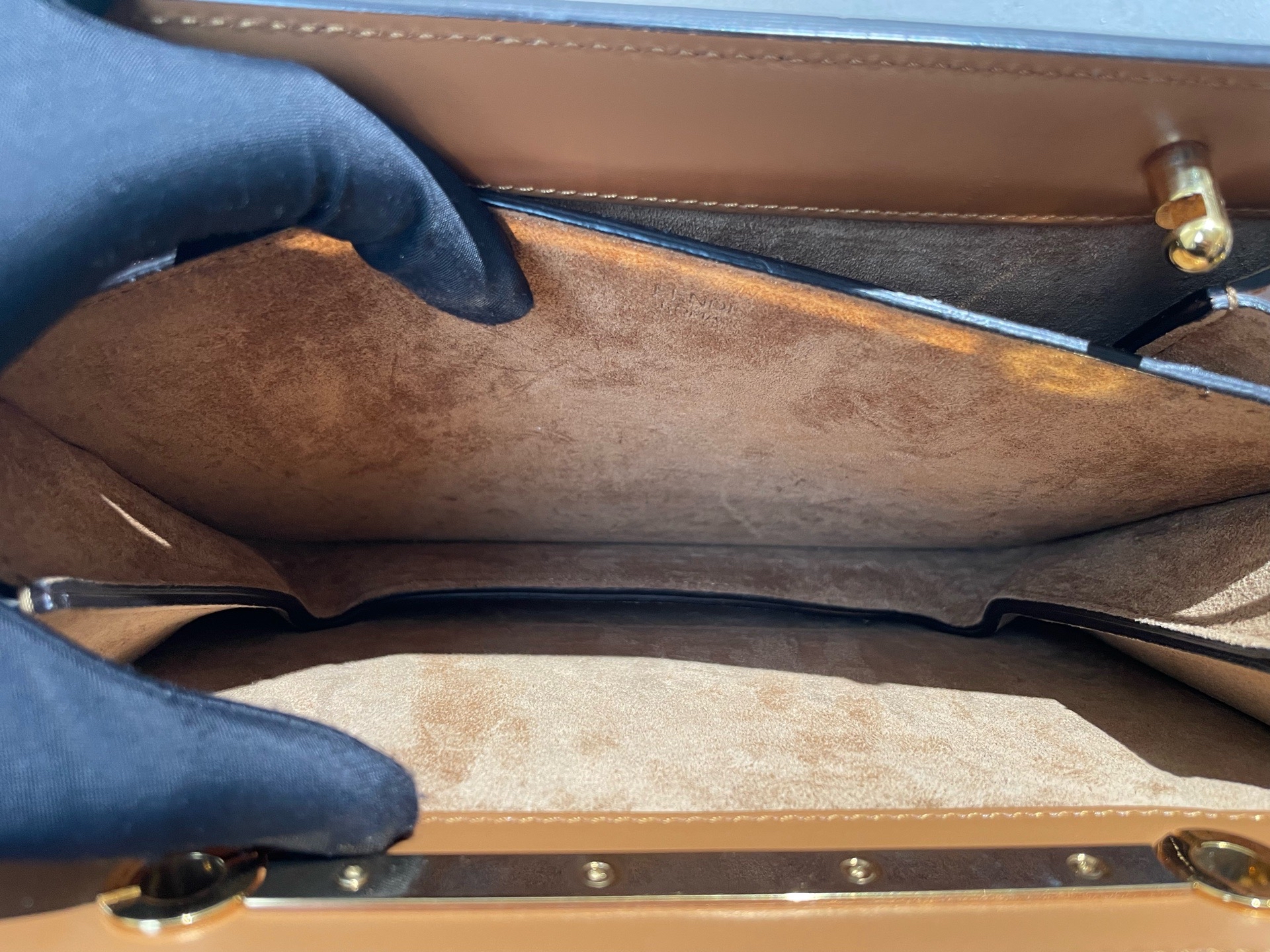 【預訂貨品】FENDI焦糖色金扣風琴包