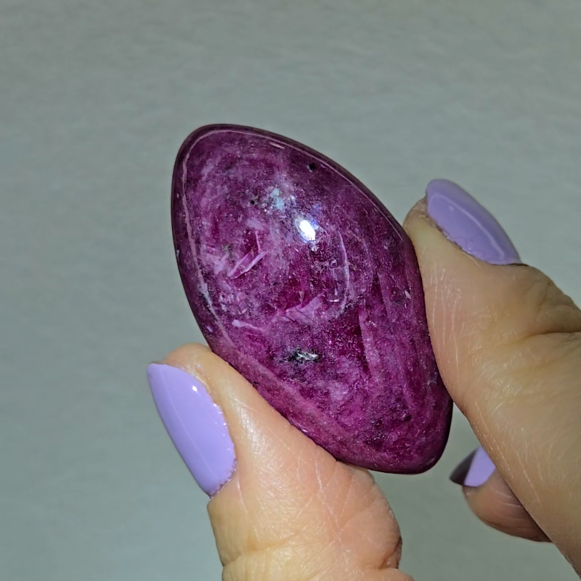 Ruby oval cabochon with strong UV - RBY48