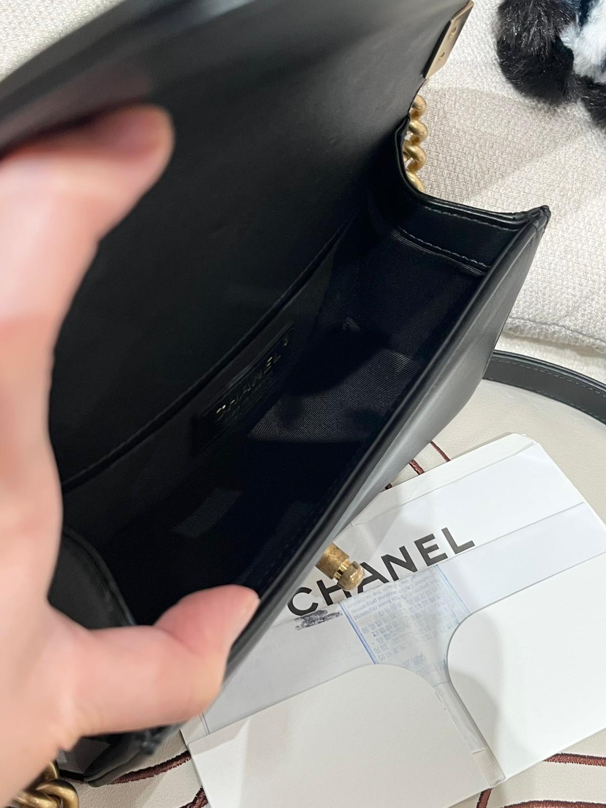 Chanel Boy 20cm 特別版 classic 2Way Bag AS2117 100%Authentic,95%new ✅專門店收據✅30貼✅塵袋✅box