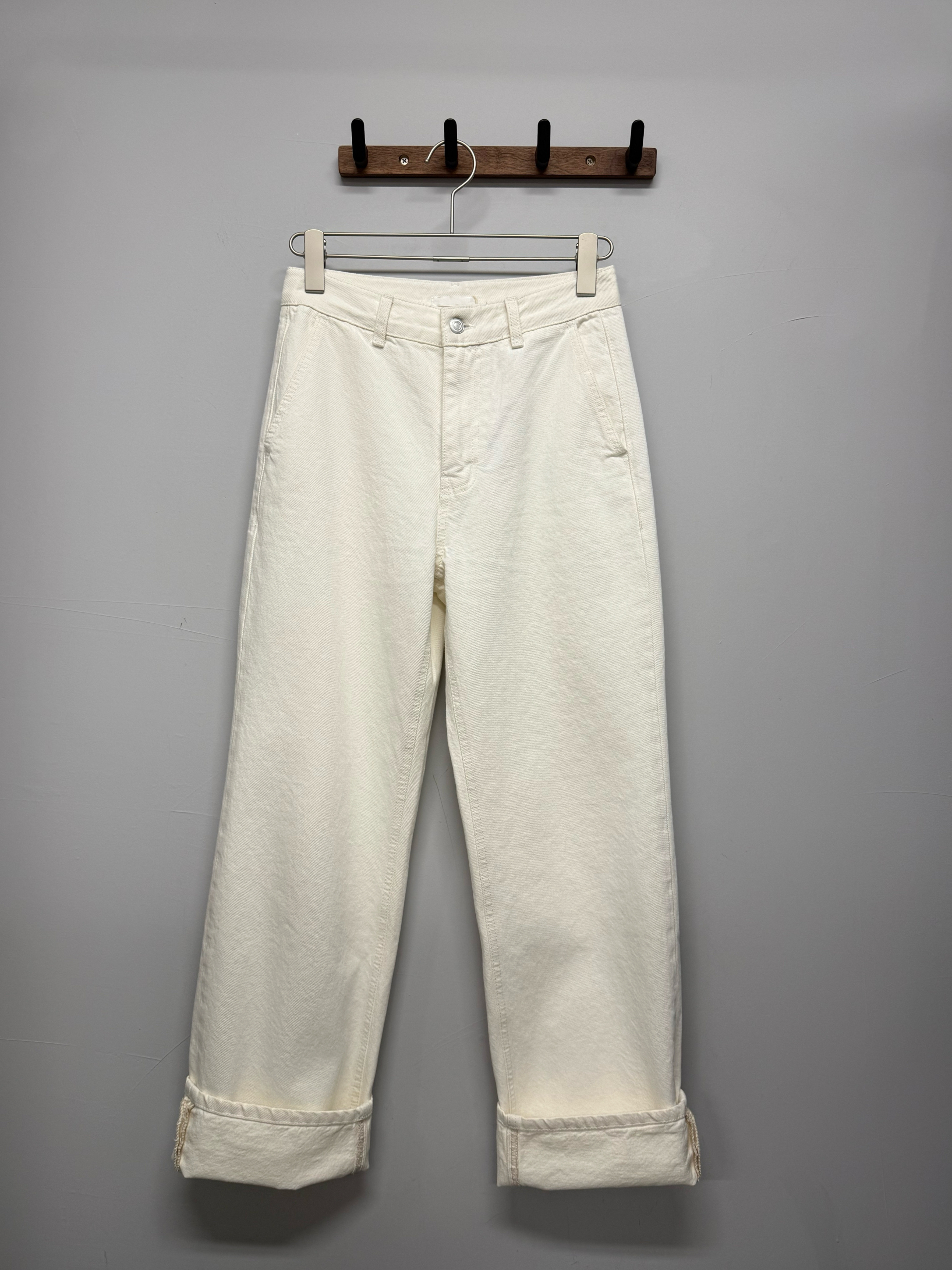 Ivory Straight-Leg Denim Pants #pt40