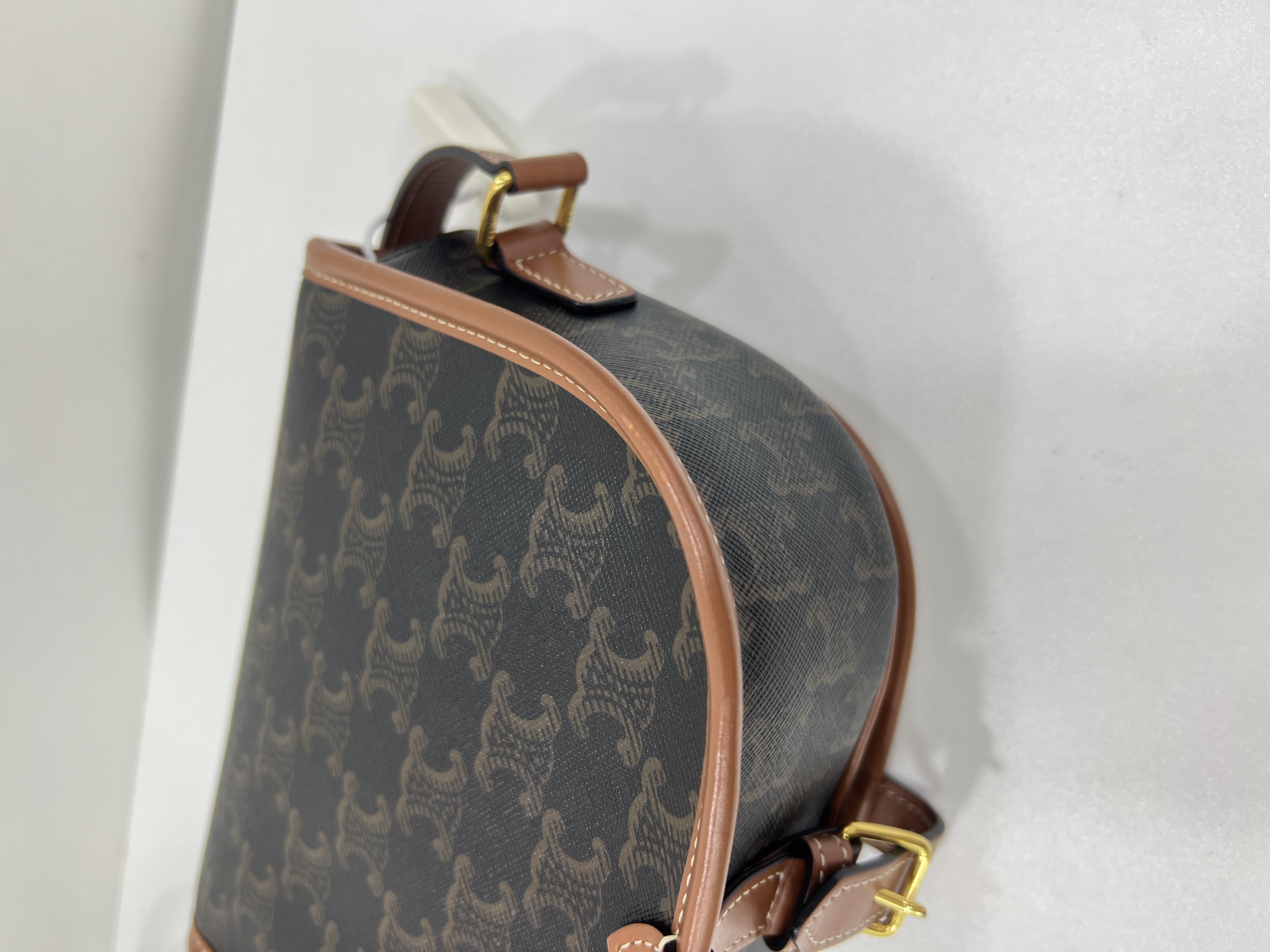 直播貨品 |  [1個-$100 2個-$300］E20