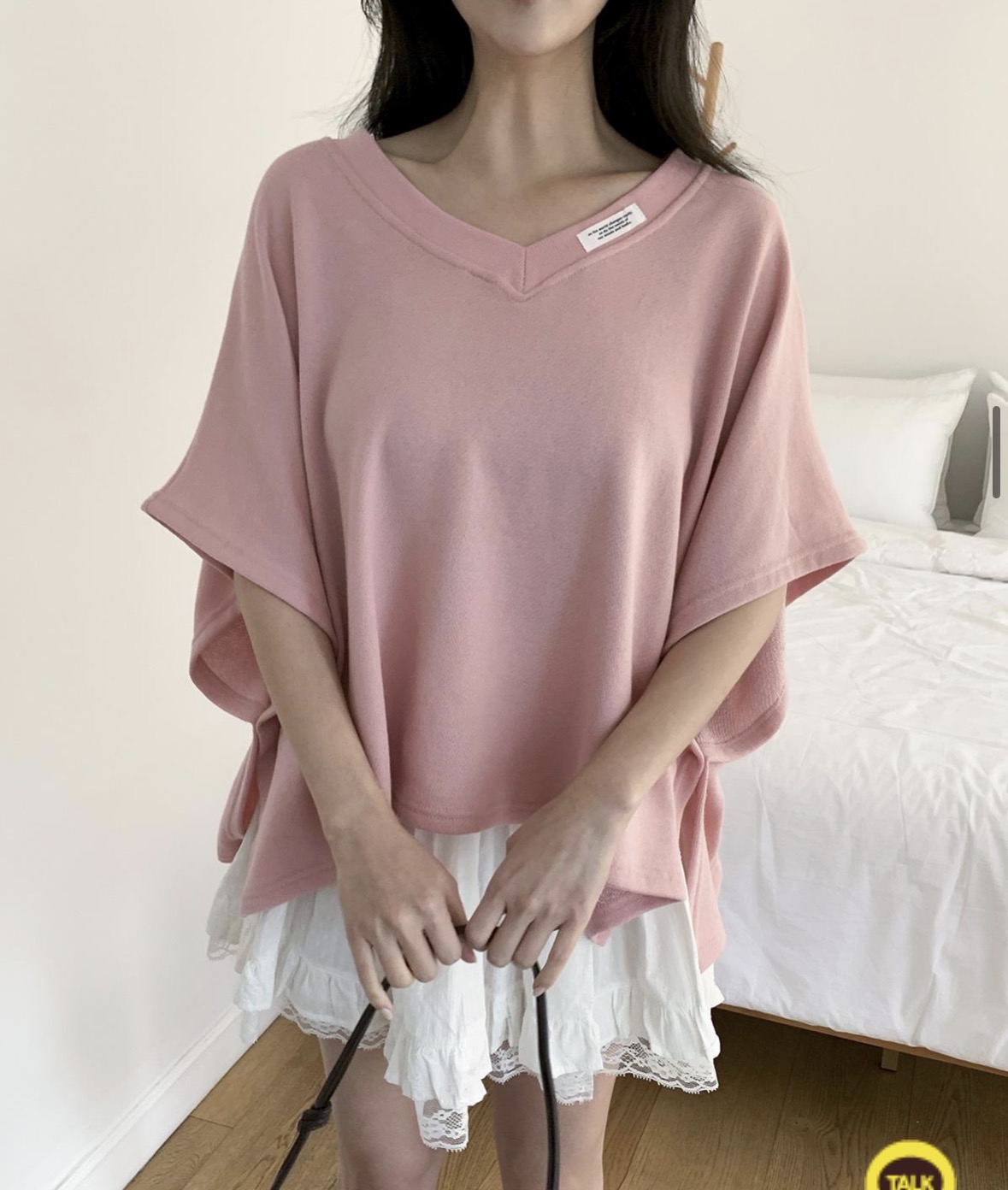 純色蝙蝠袖V領Top