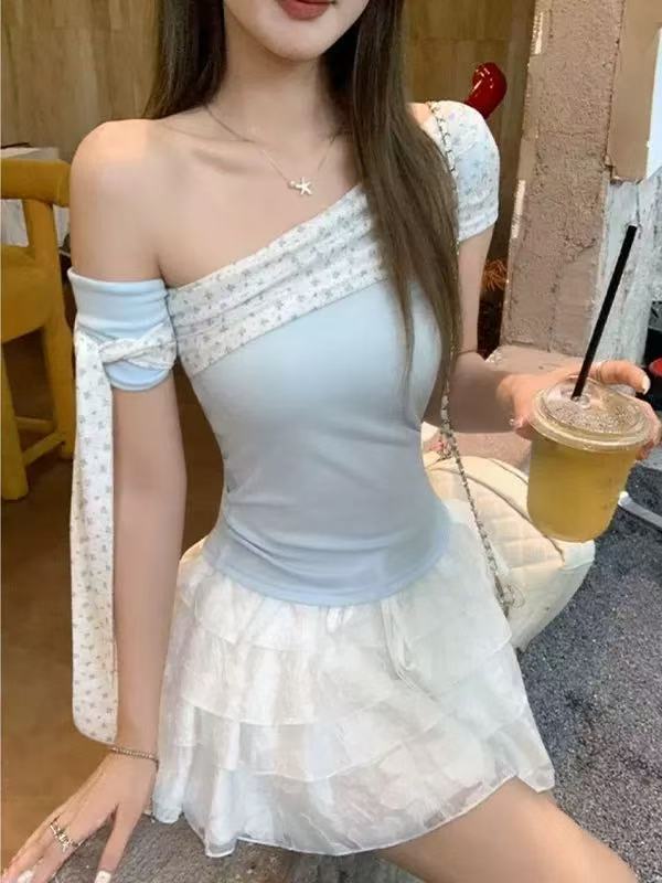 TP377蔚蓝碎花斜肩上衣