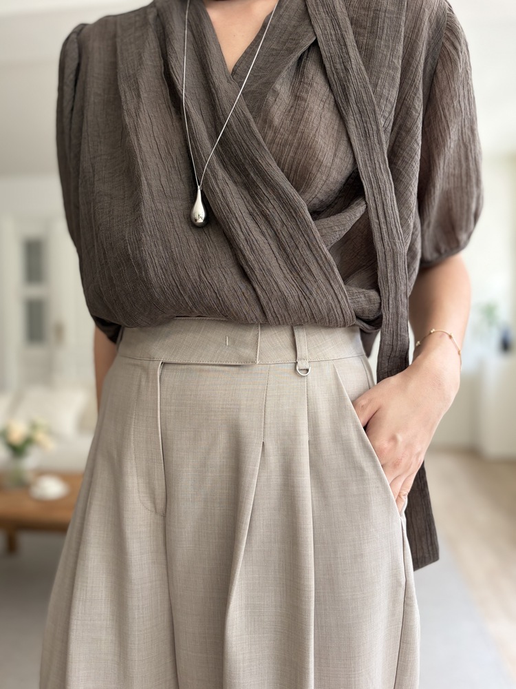 [極薄!] Strap Detail Pleated Pants (Oatmeal)