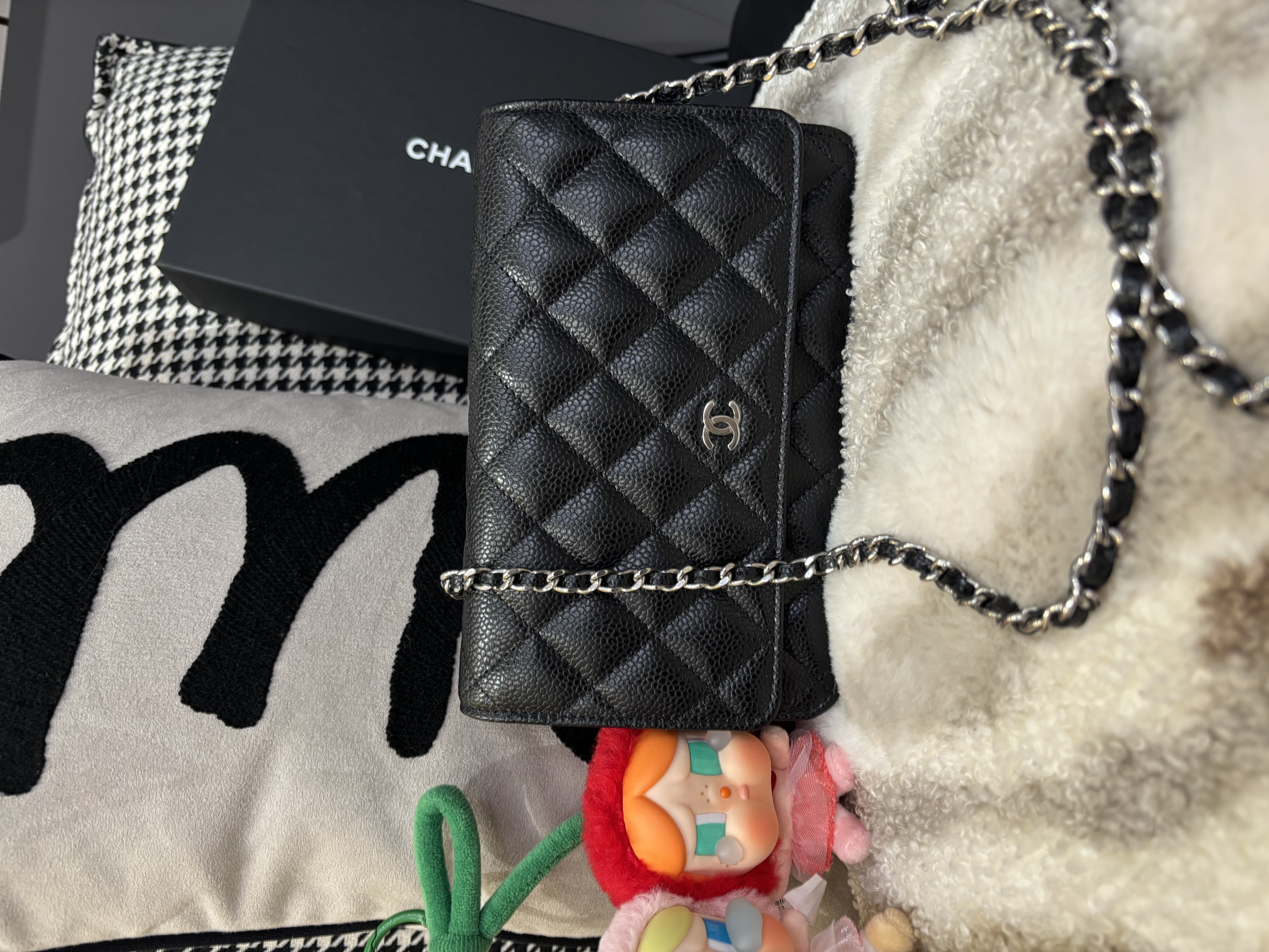 全新 Chanel wallet on chain 黑色荔枝牛皮銀扣 WOC 100%Authentic, 全新 Brand New  ✅日本單 ✅晶片✅dust bag ✅box