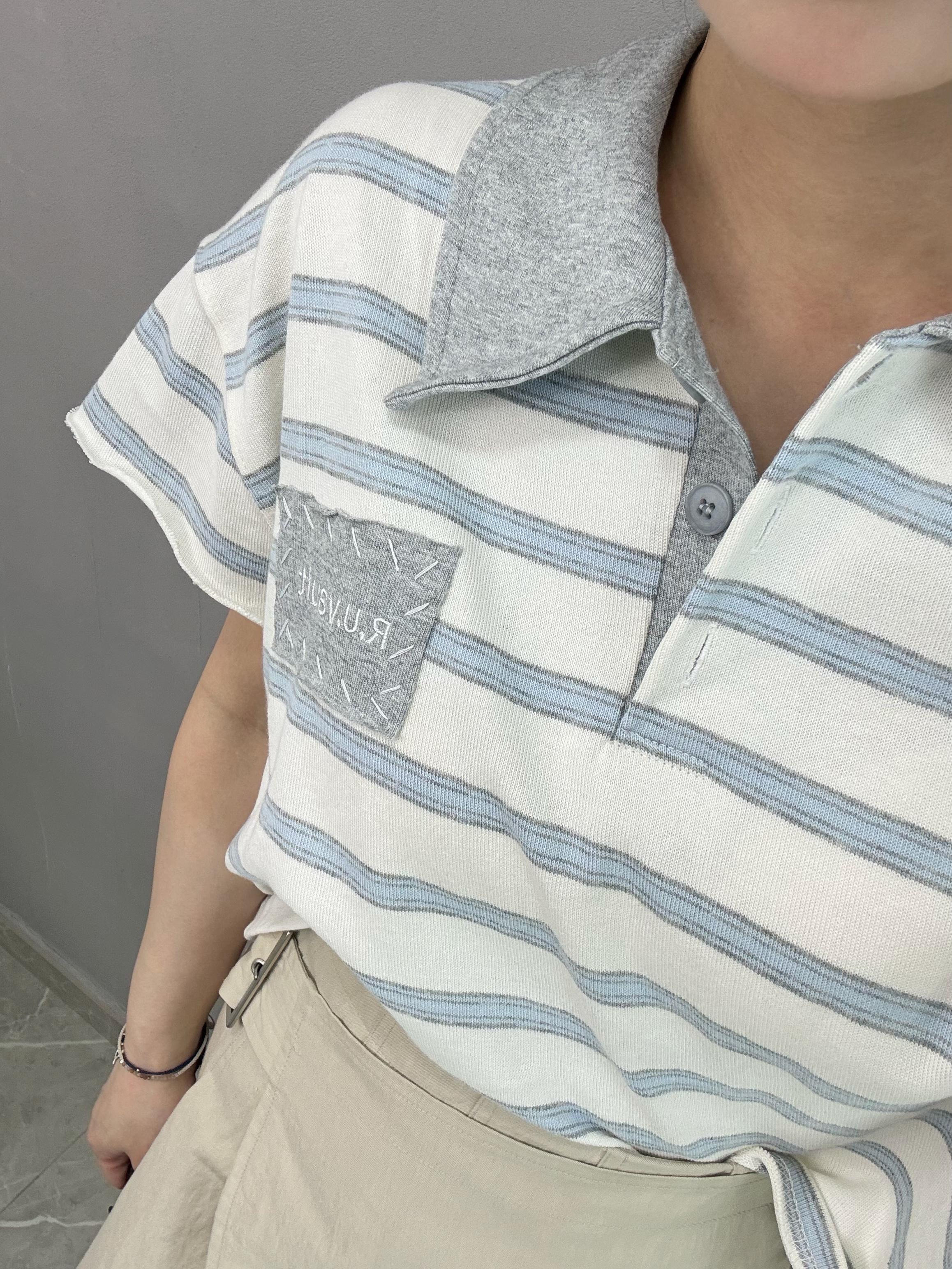 Q74 車章橫間polo tee