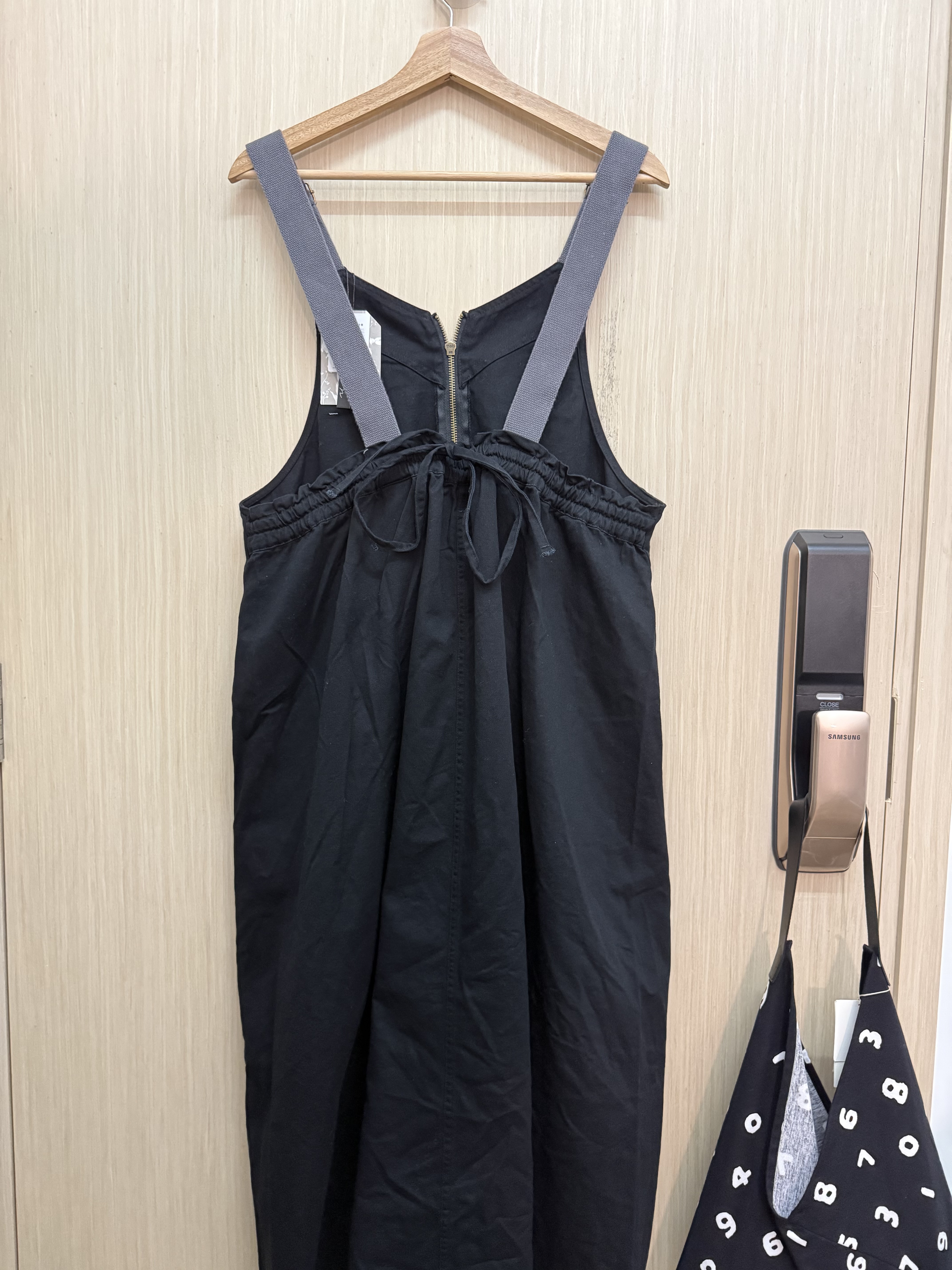 撞色肩帶工人裙（黑𝐱灰）