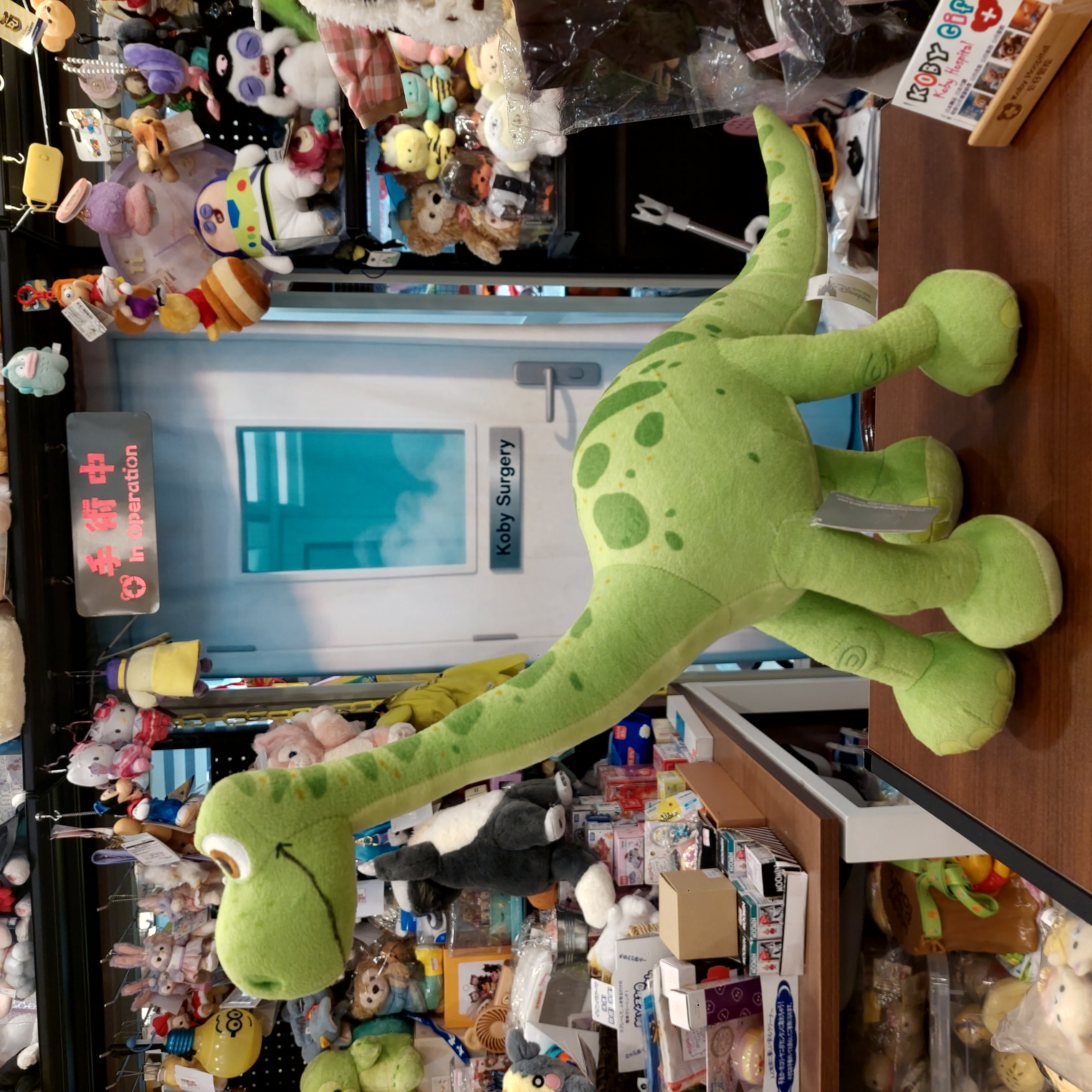 香港廸士尼 恐龍大時代  ARLO The Good Dinosaur Green 19“Tall 23“ 恐龍公仔
