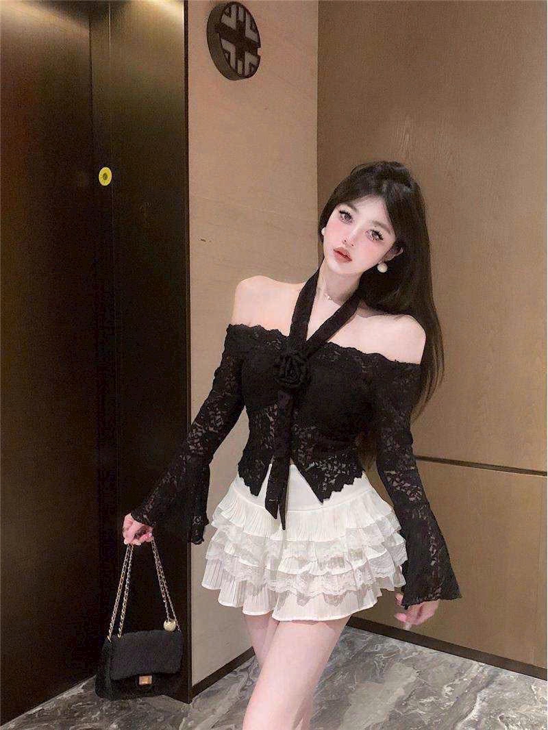 露肩蕾絲上衣，喇叭袖