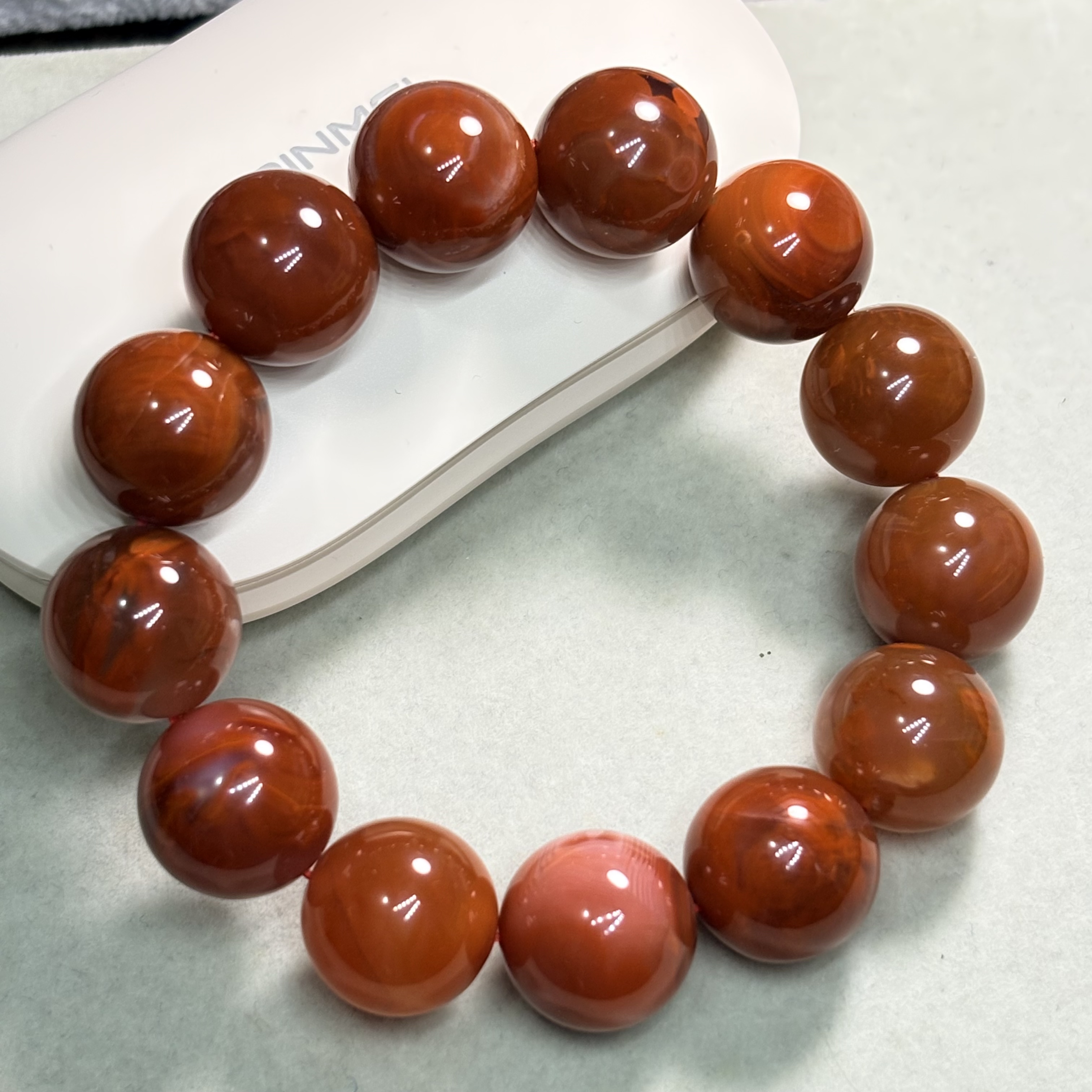 南紅瑪瑙手串 No.4013 丨規格：17mm珠16.5 cm手圈丨附送證書