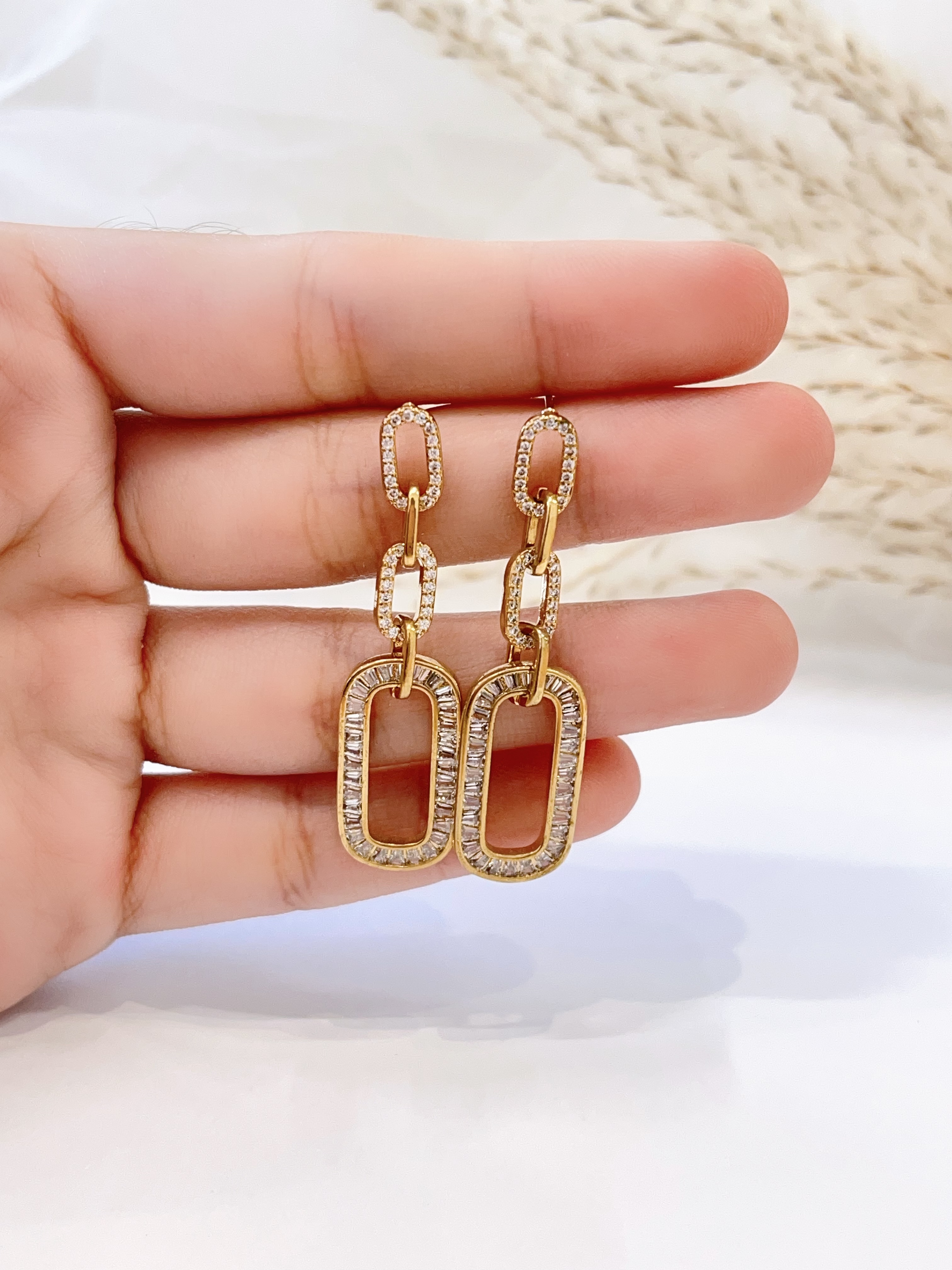 环环相扣镶钻长耳环