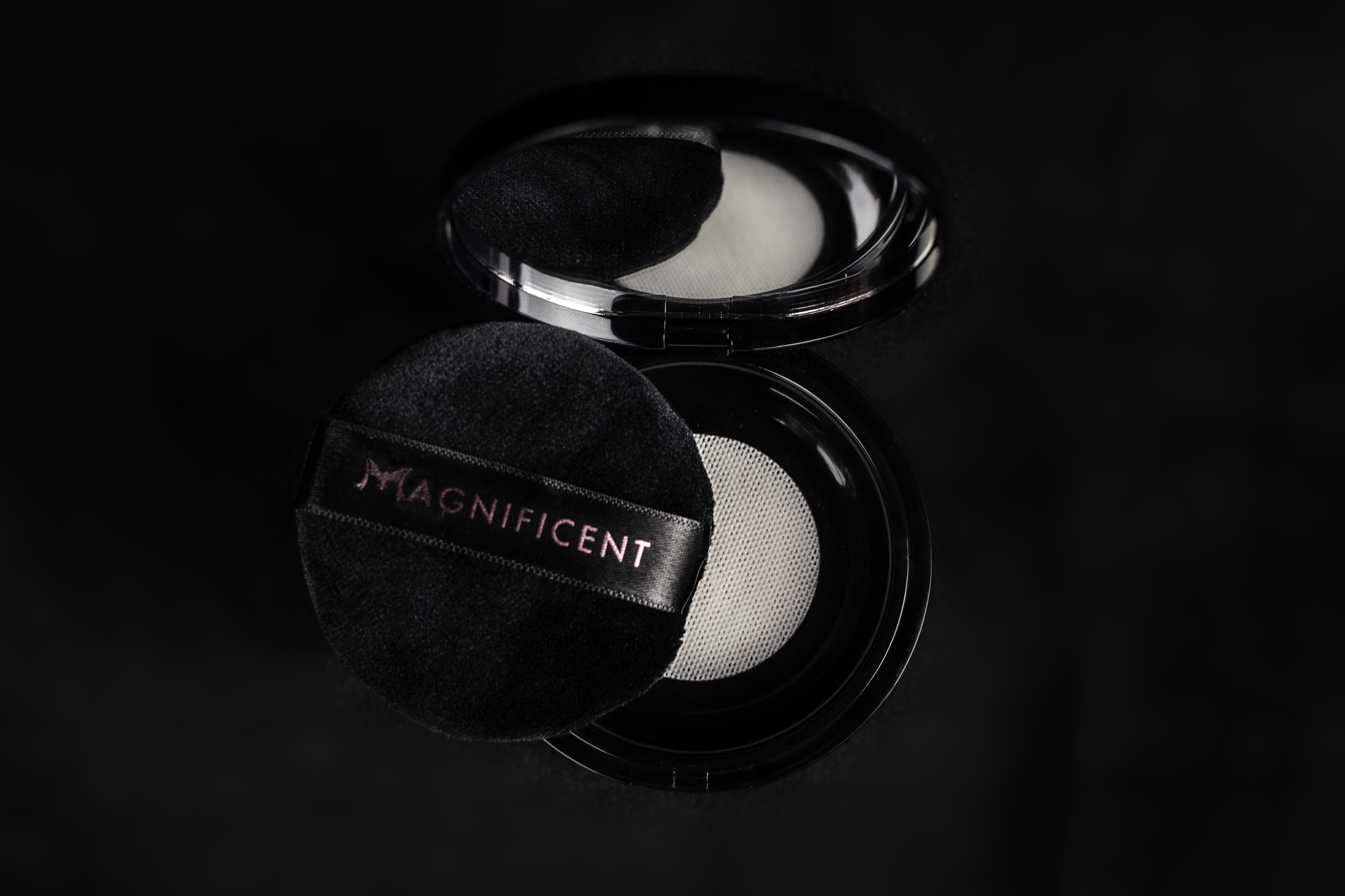 Magnificent Weightless Perfect Translucent Silky Loose Powder 零负担完美柔滑定妆蜜粉