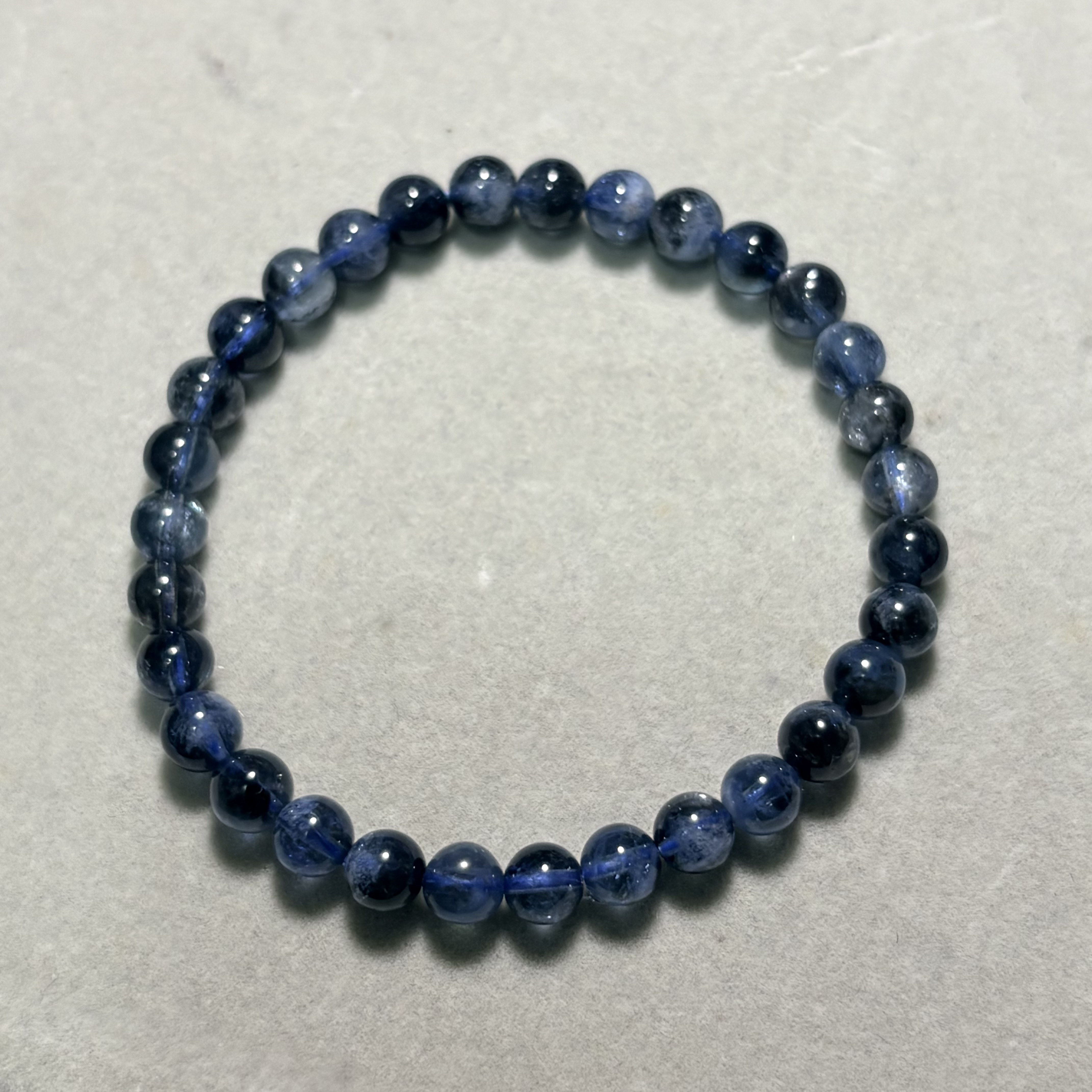 魔鬼藍骨幹海藍寶手串No. 4045丨規格：6mm 16 cm手圍