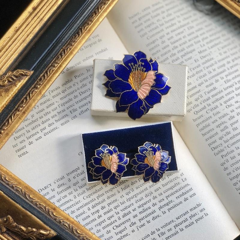 Vintage C.a. 1980s Golden Outline Cobalt Blue Flowerhead Enamel Set of Brooch and Stud Earrings - Likely Made in Taiwan（MT638）