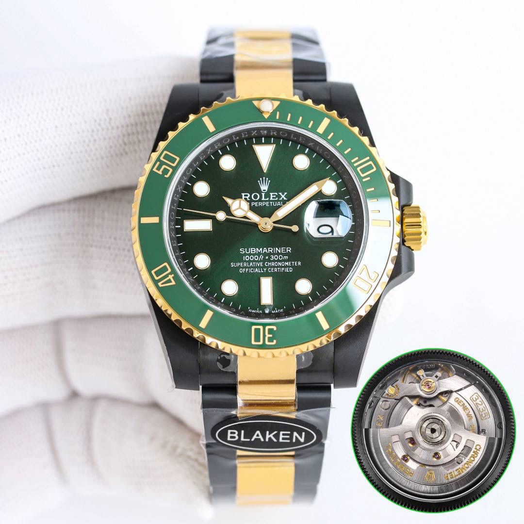第四代 BLAKEN 款水鬼 · 间金黑 🎮 BLAKEN 高级改装水鬼系列，将劳力士经典潜航者与暗黑美学融合，风格冷峻独特。 表壳采用 DLC 黑化间金工艺，质感深邃且耐磨耐用；Blacken 团队 1:1 复刻表盘，细节高度还原。 搭载 一体 3235 自动机芯，走时稳定精准。 40mm 表径、11mm 厚度，佩戴舒适，比例协调。