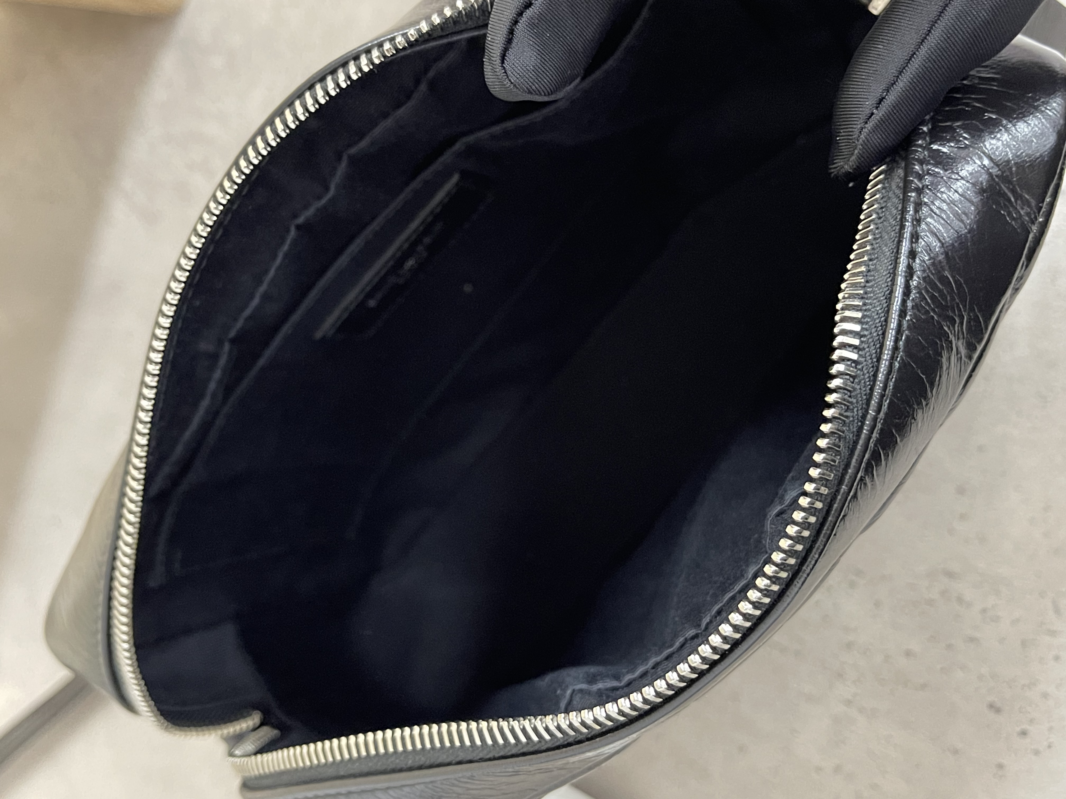 Pre-owned YSL Camera bag/ Product Code: 26012602