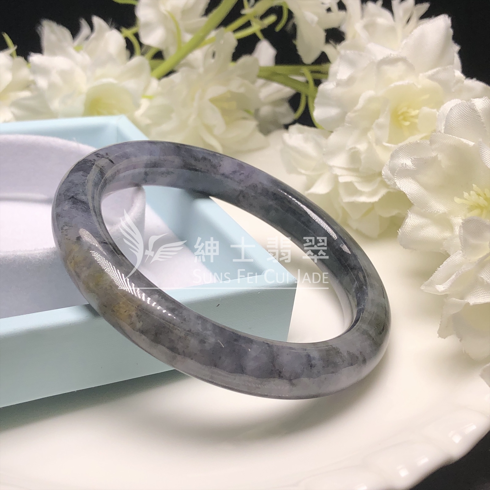 C06114 紫底山水烏雞帶翡色福鐲53.9mm
