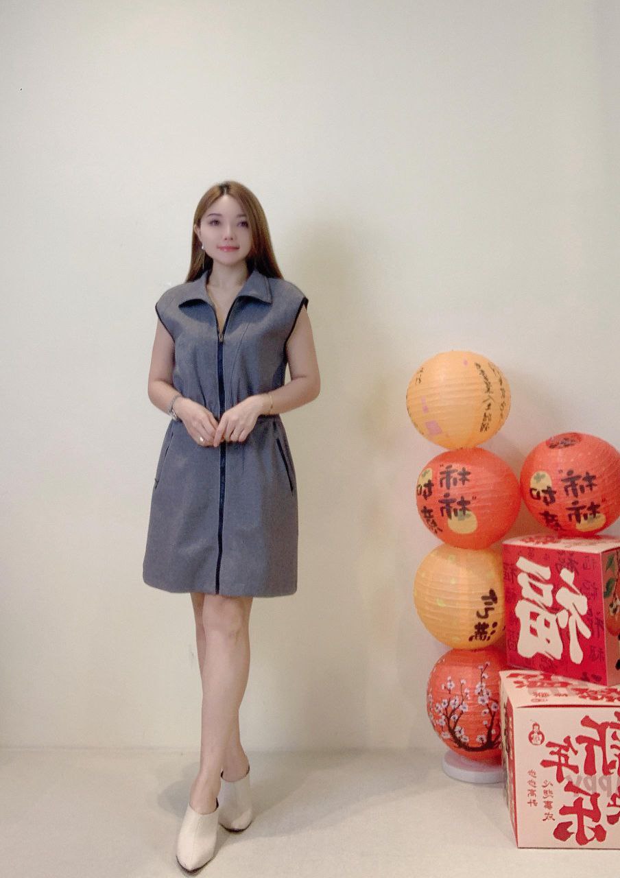 及膝连衣裙 D0367