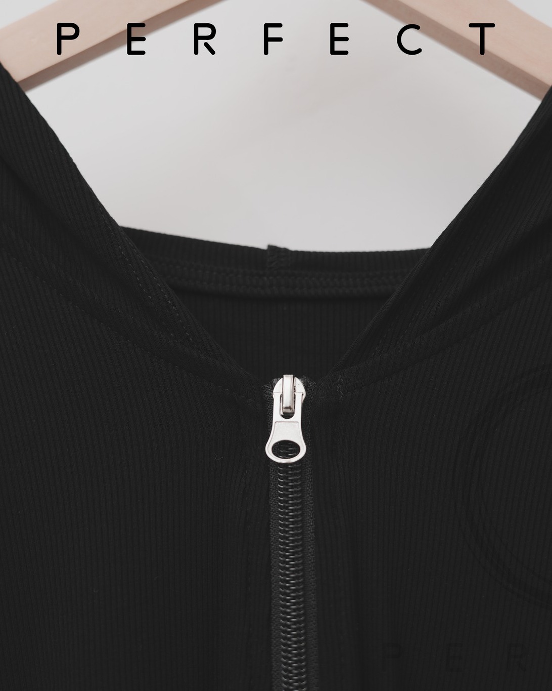 T0022_初秋涼感防曬拉鍊薄外套 (顯瘦黑）