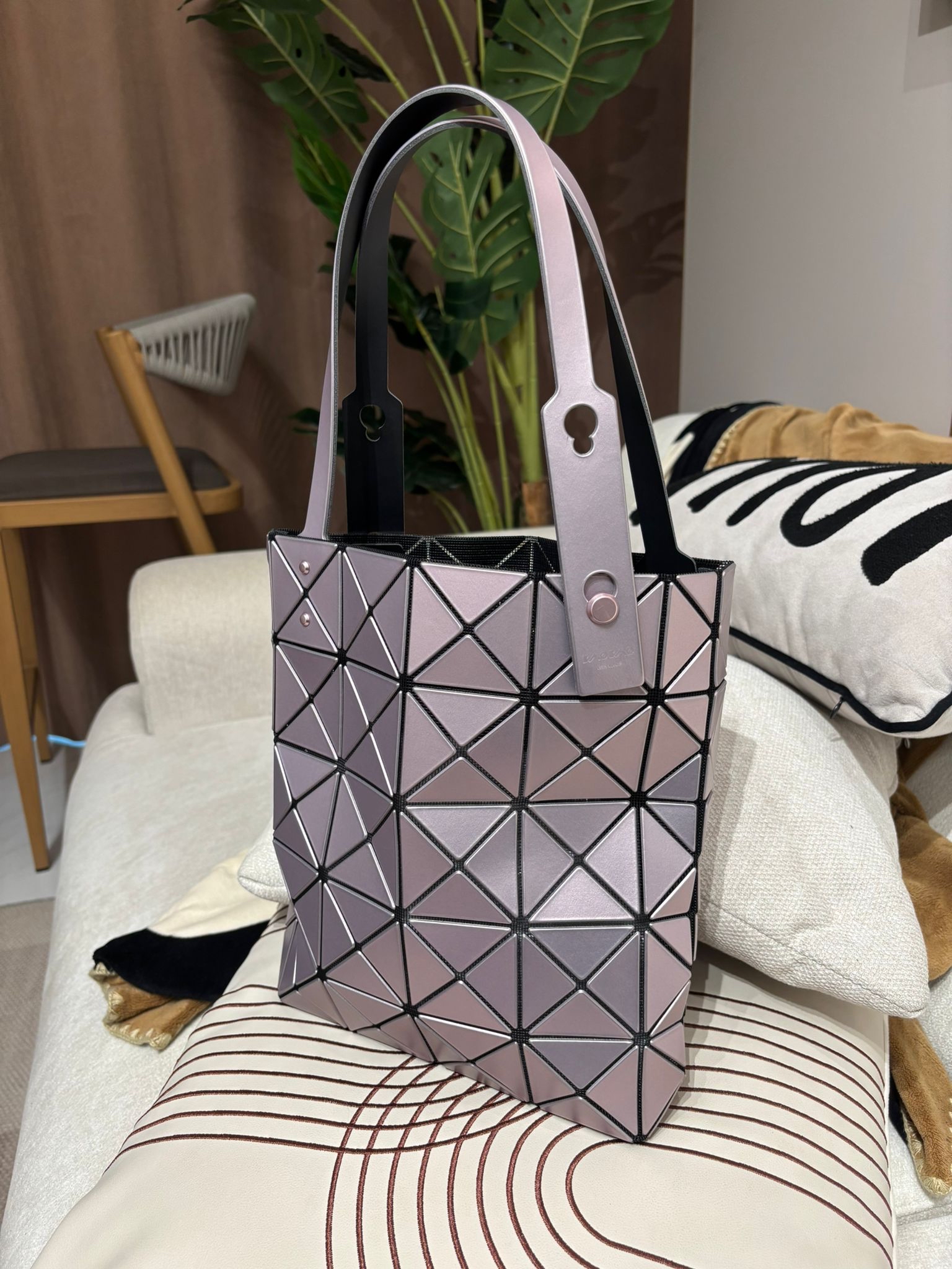 ISSEY MIYAKE BAO BAO LUCENT BOXY tote bag 5X4 金屬色 😍 未使用品✅dust bag ✨專門店$5980📣