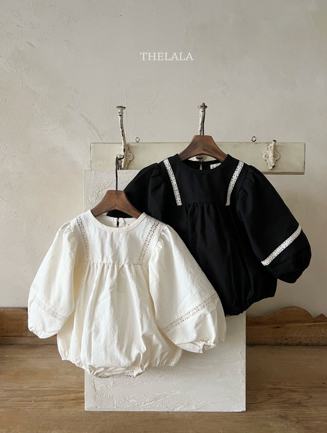 🌸預訂 韓國直送🌸🇰🇷THELALA兩色蕾絲花邊長袖包屁衣