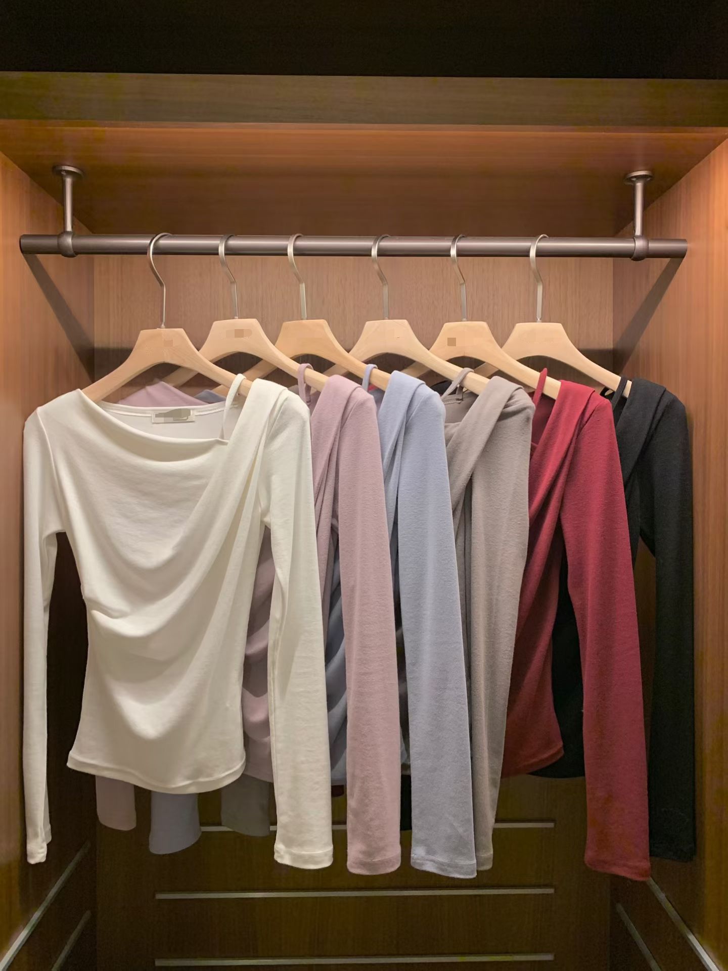 【韓感滿滿】扭結不規則肩帶上衣