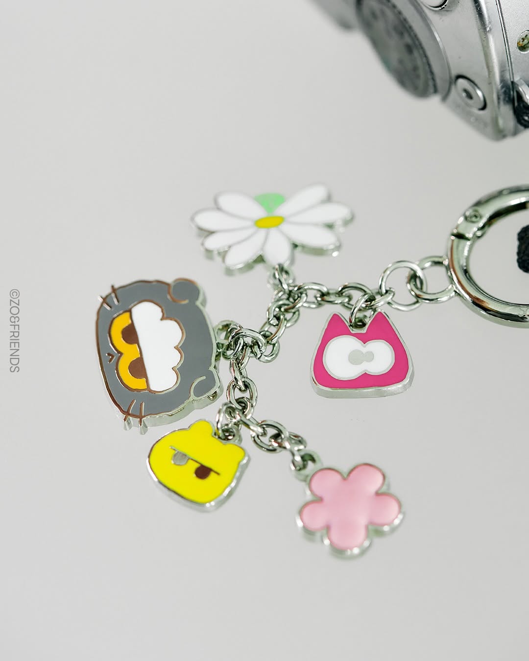 G-DRAGON - ZO & Friends Zoa signature & crown limited