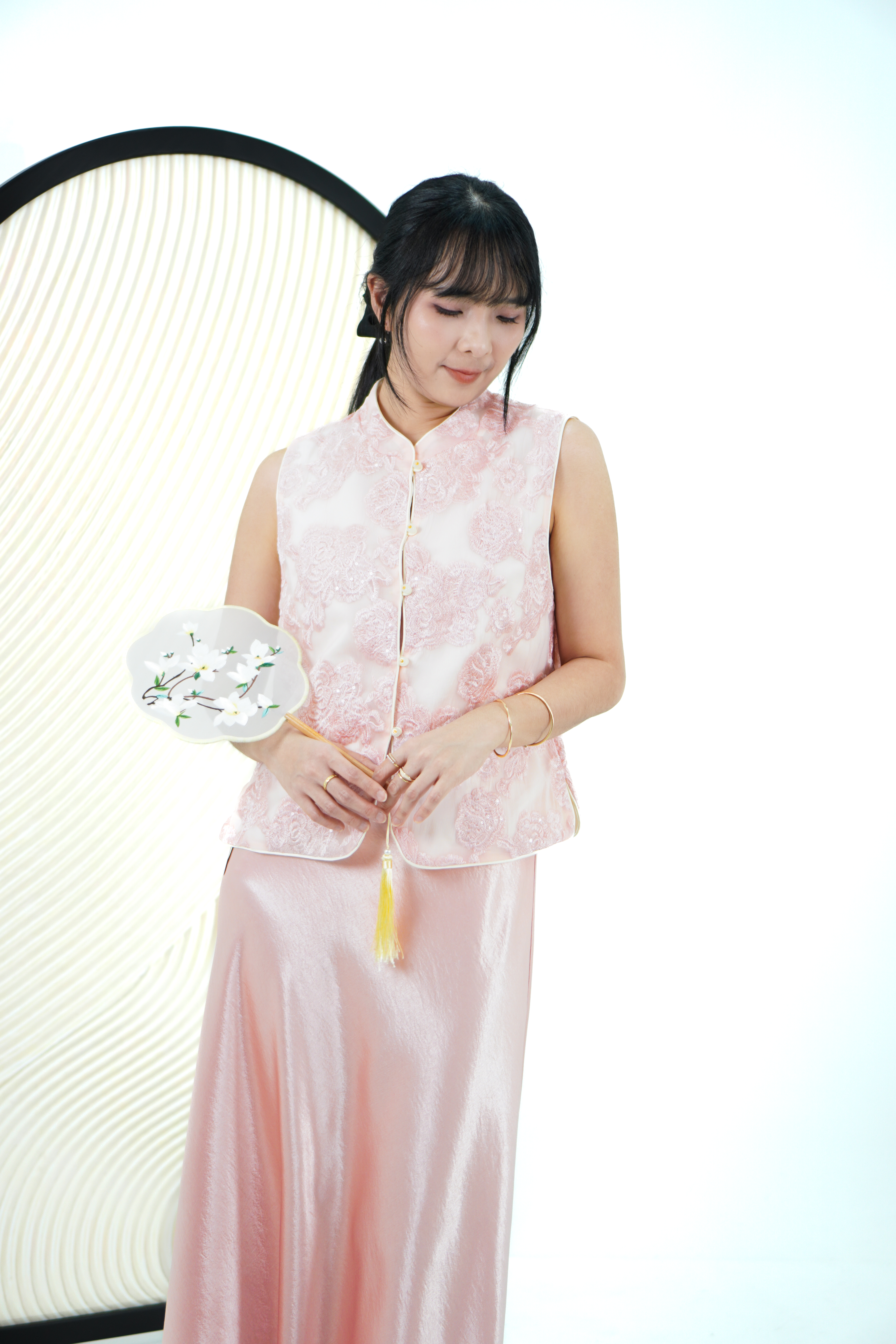 精致刺绣提花亮片马甲