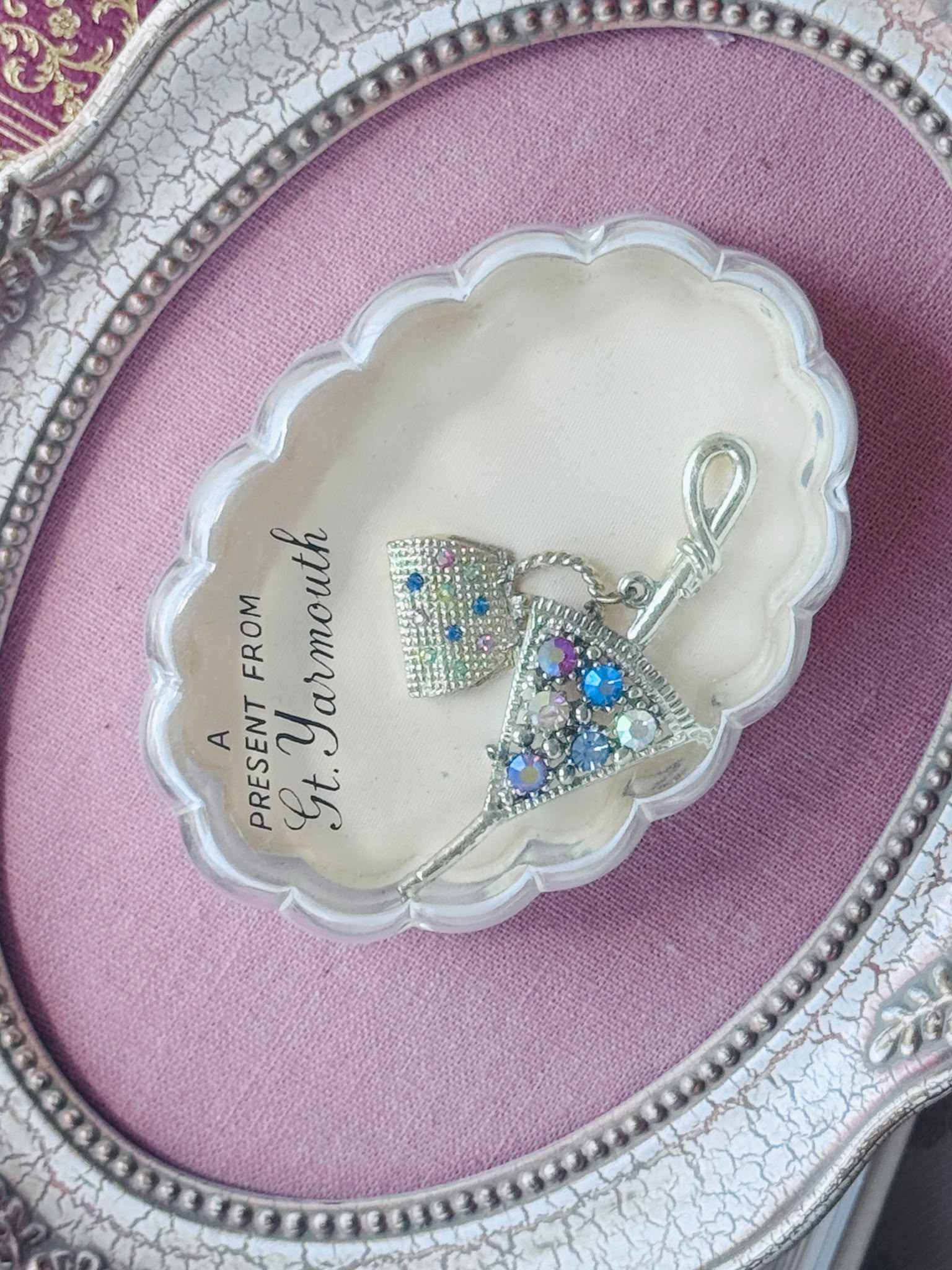 "A present from St. Yarmouth" Bejeweled Umbrealla with Handbag Brooch in Original Box(NZ114)