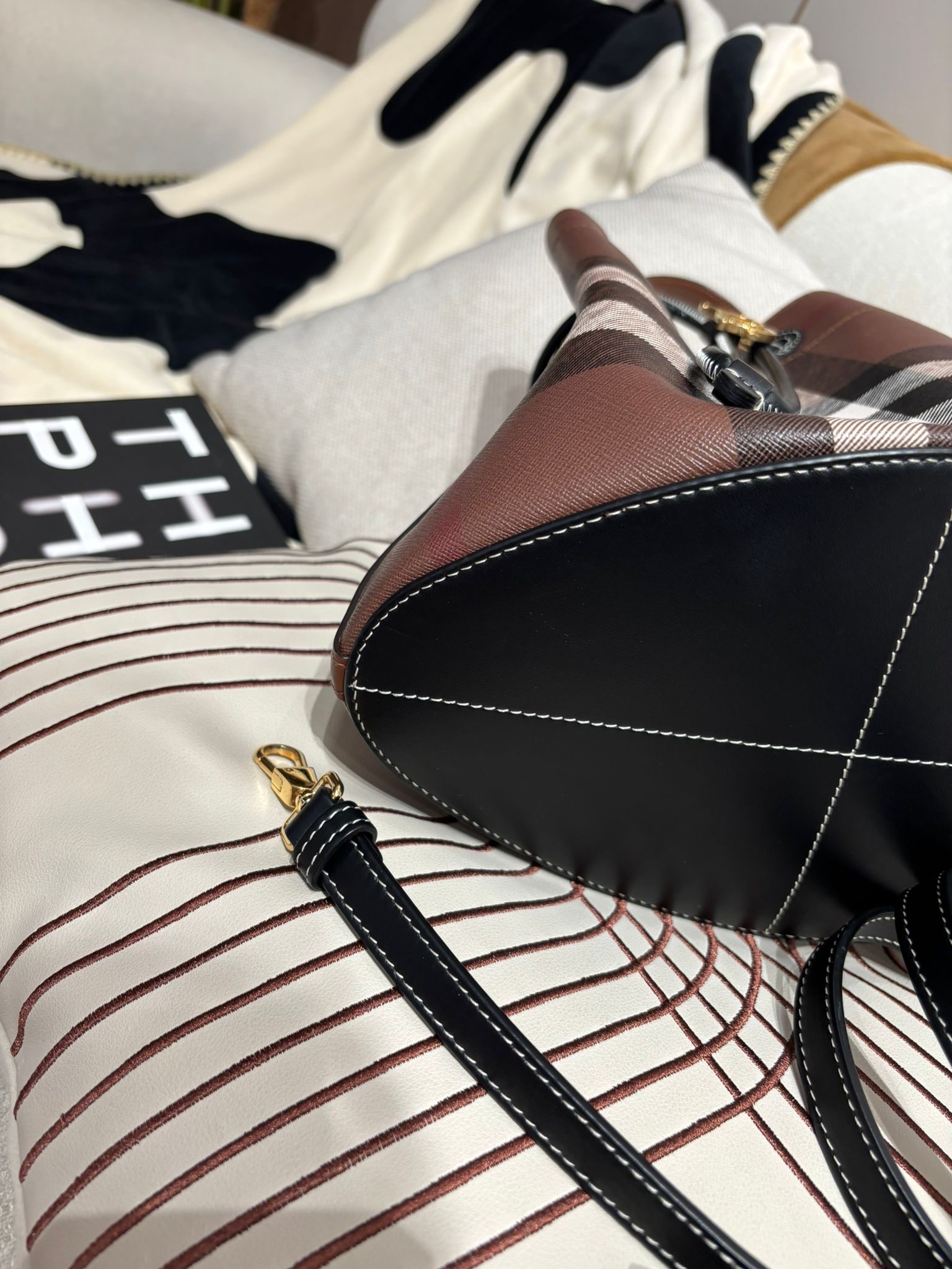Burberry bucket TB 水桶袋 100%Authentic ,90%new✅塵袋
