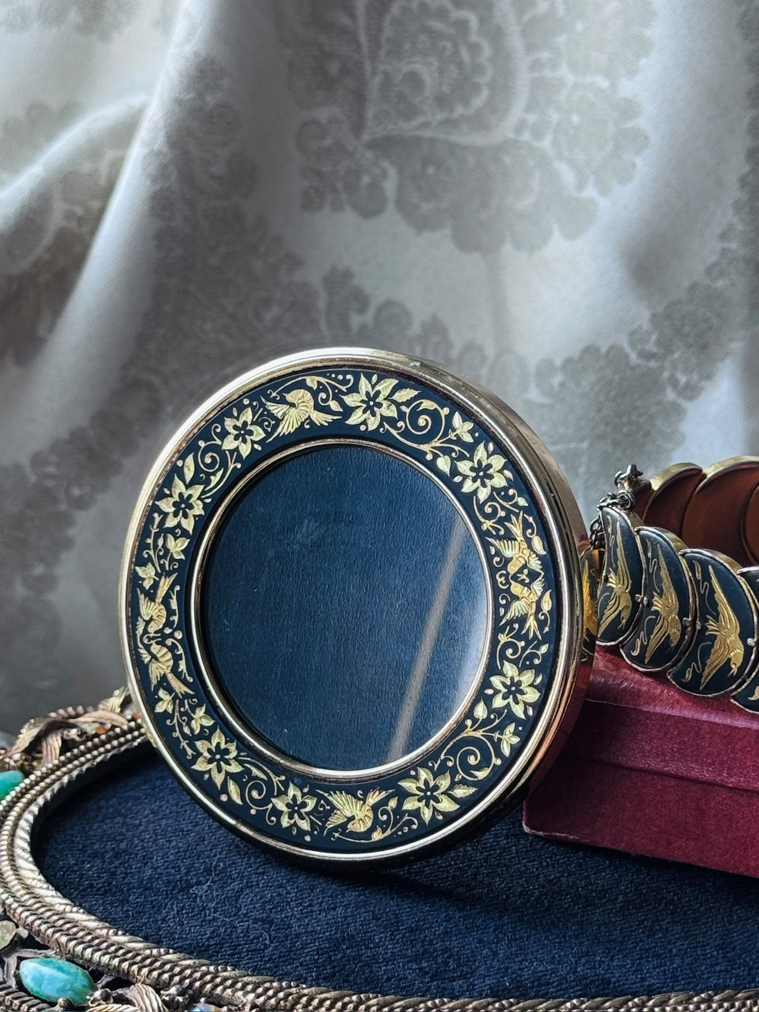 Vintage Pre-1980s Damascene Style Glass Round Photo Frame(MT2618)